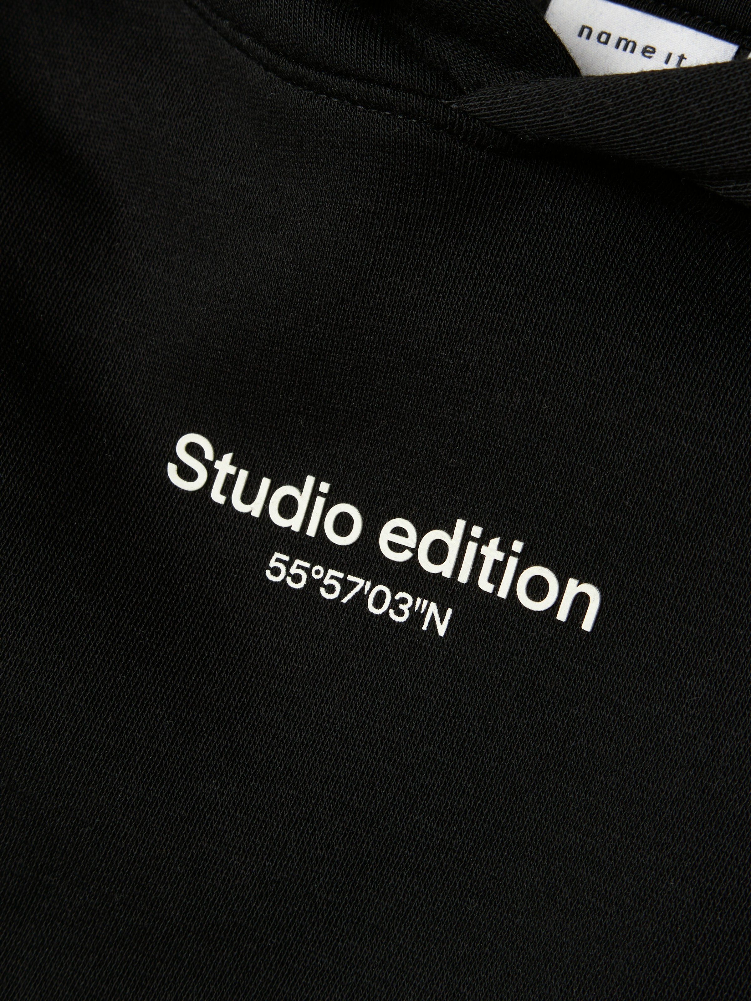 Name It Kapuzensweatshirt »NKMBRODY LS NREG SWEAT WH BRU NOOS«, mit kleinem Logoprint
