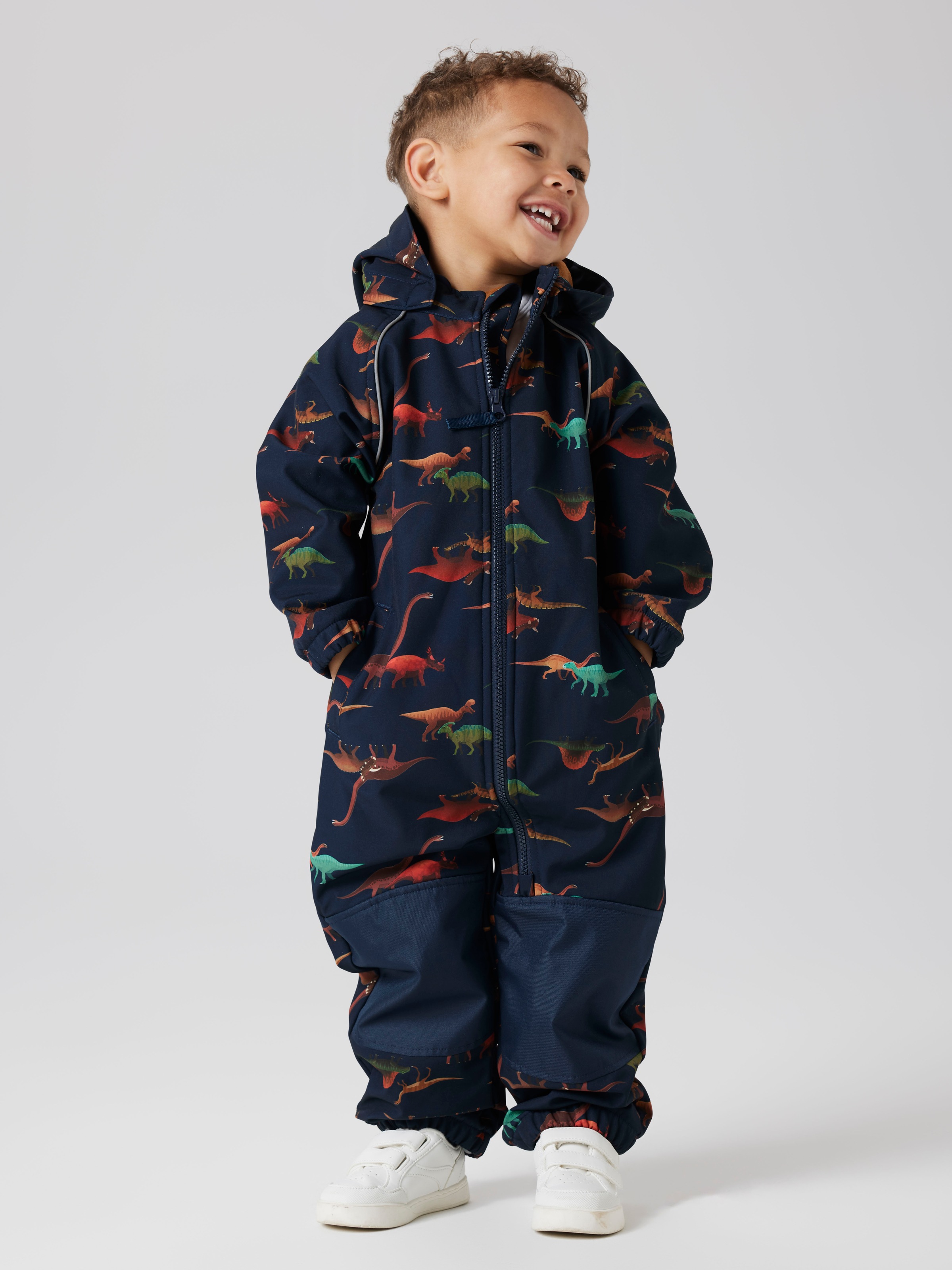 Name It Overall »NMMALFA08 SOFTSHELL SUIT AOP 1FO NOOS« mit dekorativen und reflektierenden Details, Größe 116