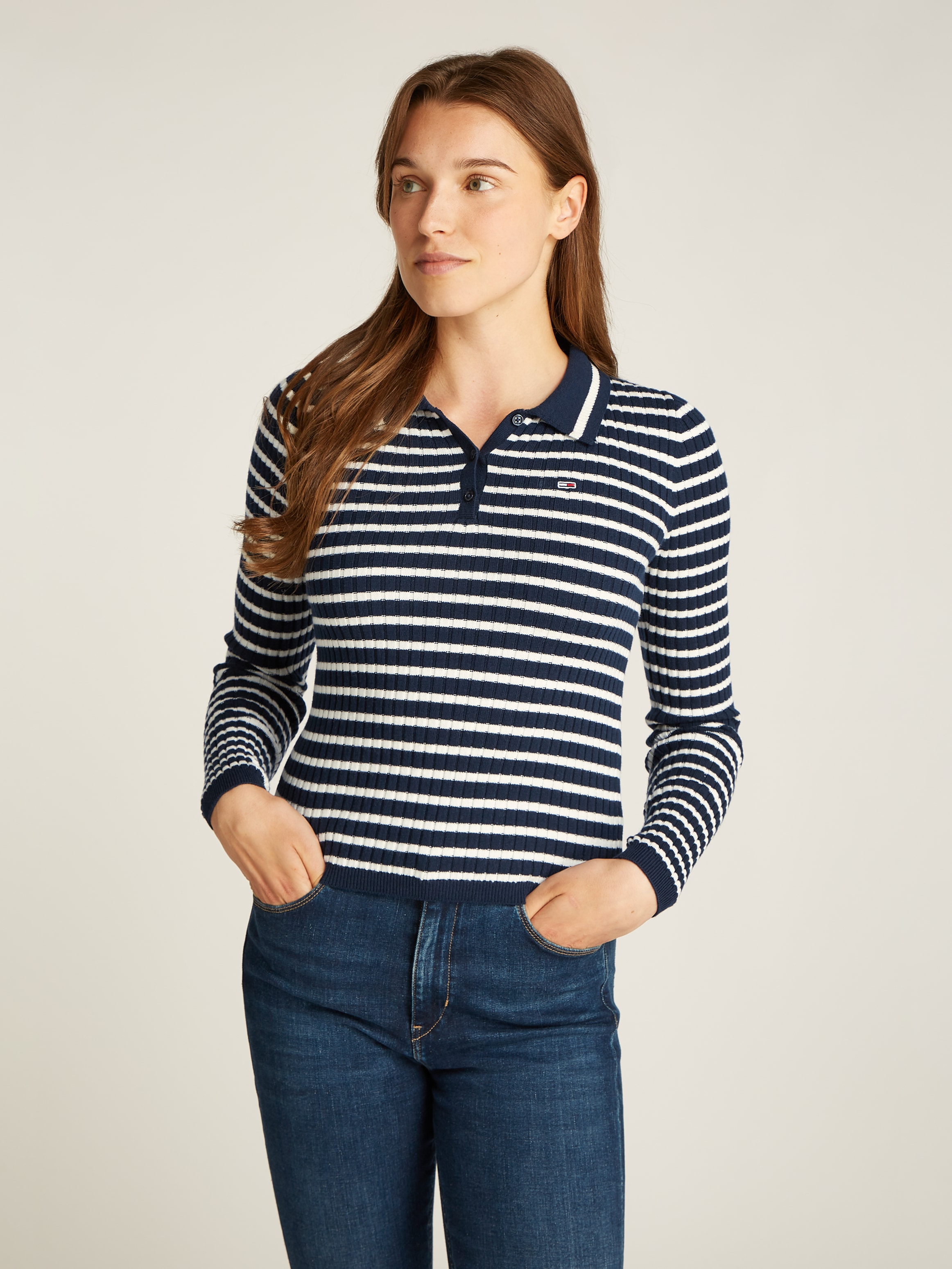 TOMMY JEANS Polokragenpullover »TJW ESSENTIAL LS POLO SWEATER«, mit Logostickerei