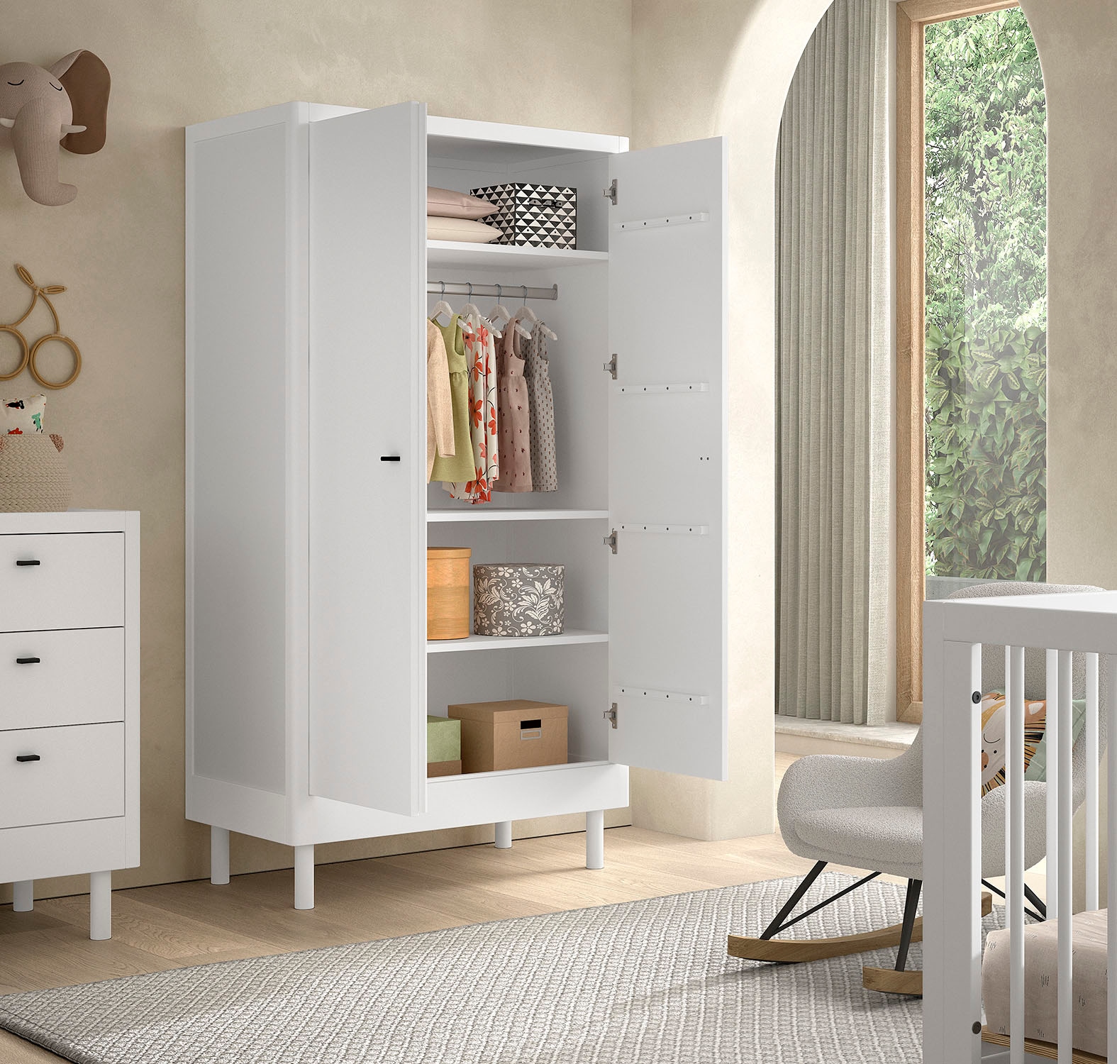Home affaire Kleiderschrank »mit viel Stauraum, Facheinteilung, hochwertig und stabil gebaut«, (B/H/T ca. 100x190x55cm), Türen mit Soft-Close, Buche massiv weiß lackiert
