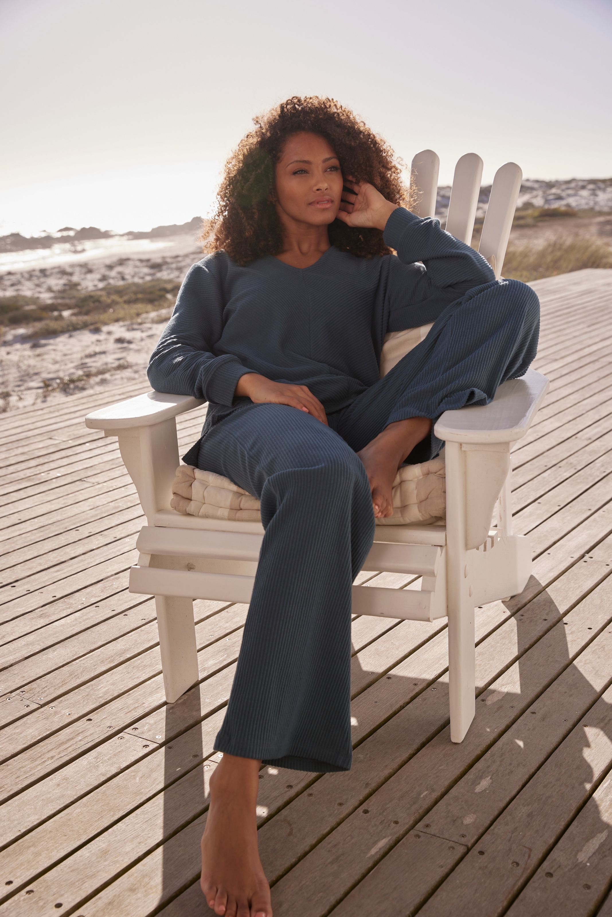 s.Oliver Sweatshirt, Langarmshirt mit V-Ausschnitt und weiche Rippbündchen, Loungewear