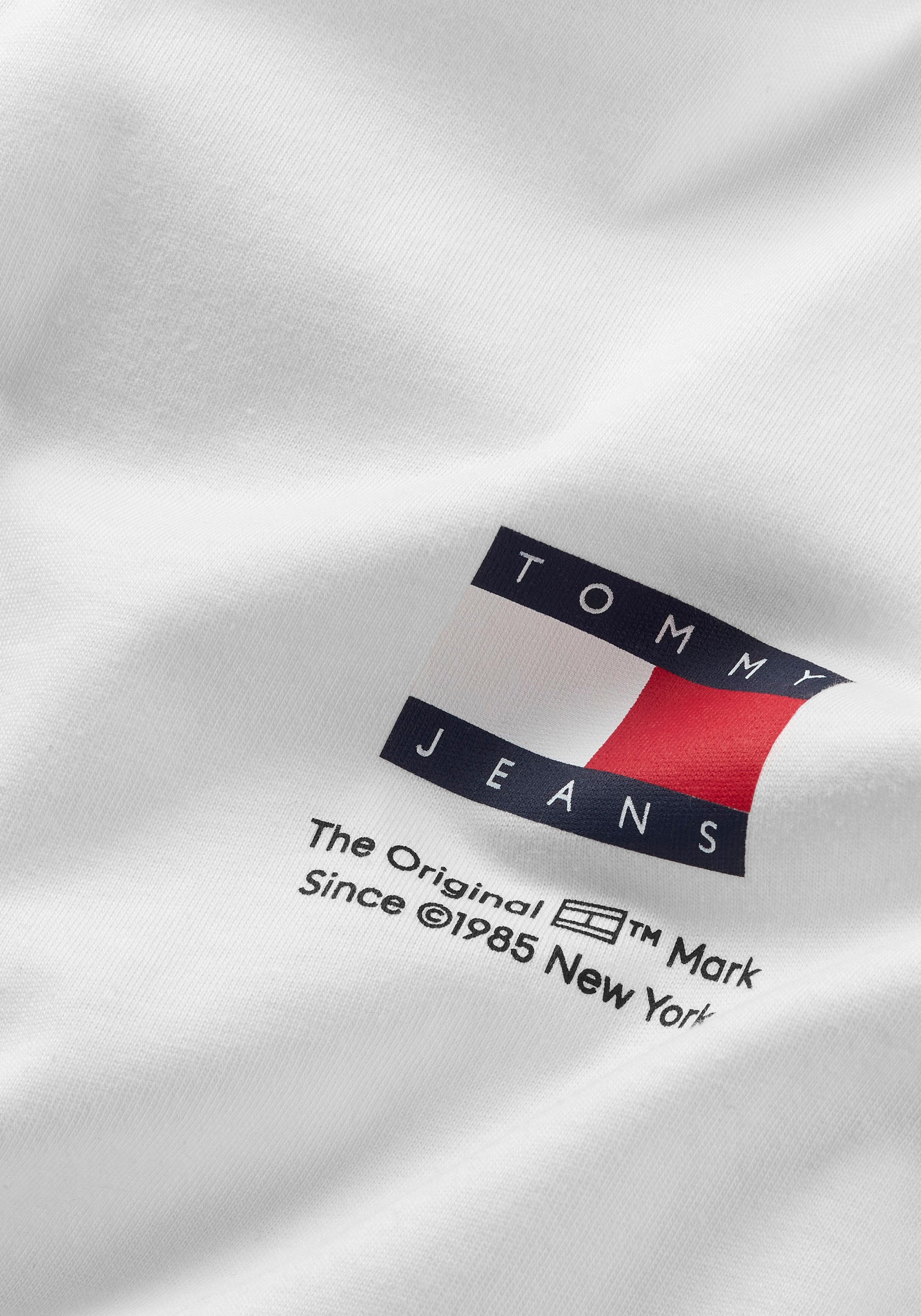 Tommy Jeans T-Shirt »TJW BXY GRAPHIC FLAG TEE«, mit Markenlabel