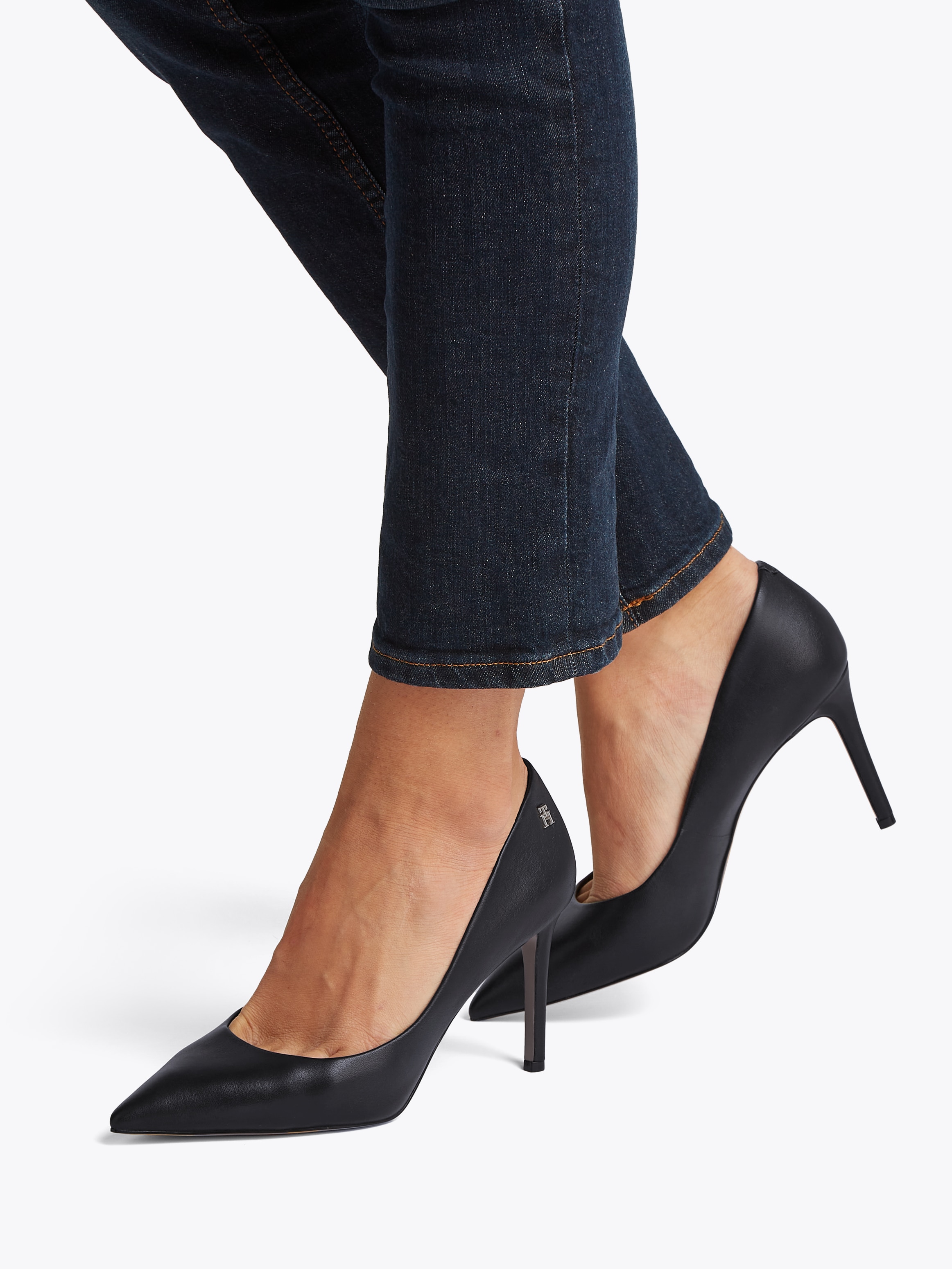 Tommy Hilfiger High-Heel-Pumps »ESSENTIAL POINTED PUMP«, Stilettoabsatz, Abendschuh, Partyschuh in schmaler Form