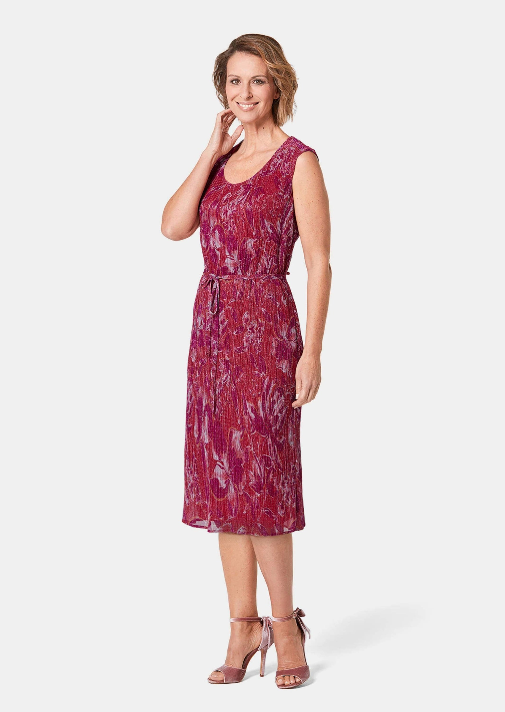 GOLDNER Abendkleid »Kurzgröße Figur umspielendes Kleid mit feinen Glanzgarnen«