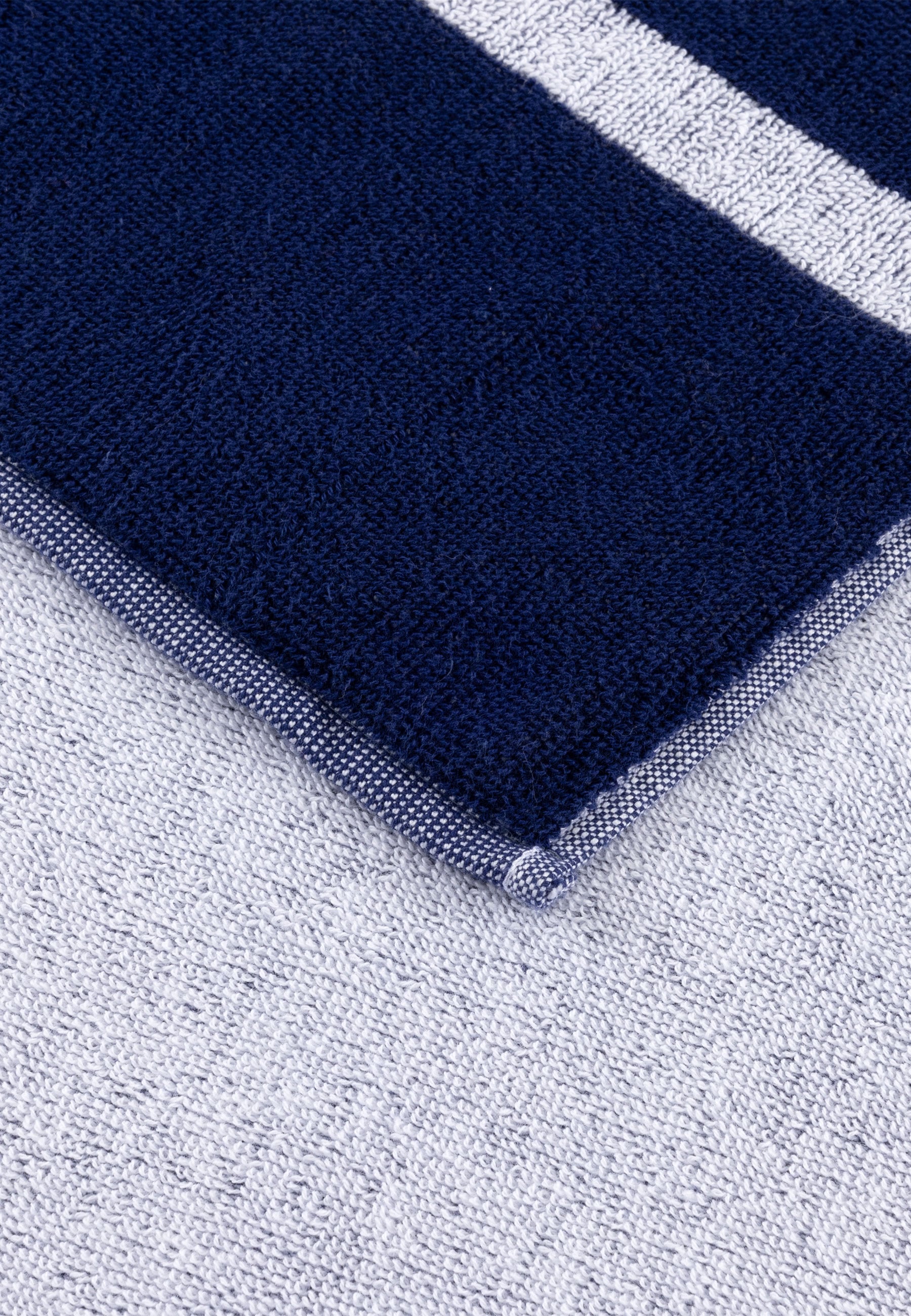 Lacoste Badetuch »LORIGIN« mit Label-Applikationen