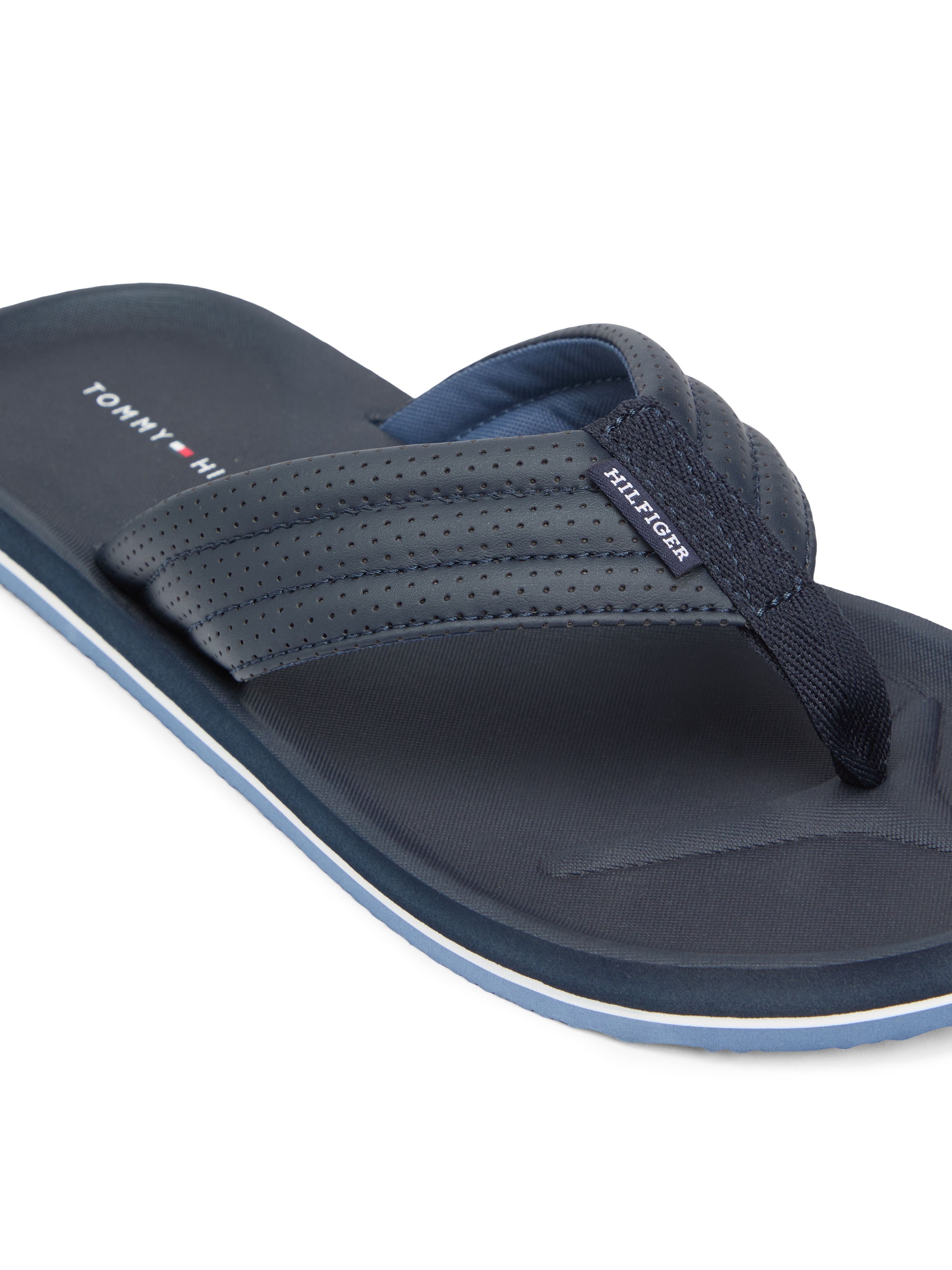 Tommy Hilfiger Zehentrenner »COMFORT PADDED PERF BEACH SANDAL«  Sommerschuh, Strandschuh mit modischer Ziersteppung