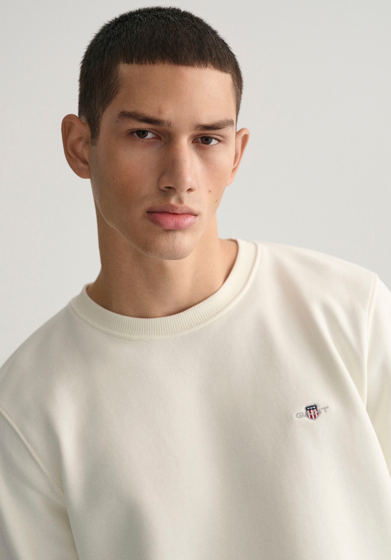 kaufen »REG SWEAT«, online der C-NECK Sweatshirt SHIELD auf Logostickerei mit bei Gant OTTO Brust