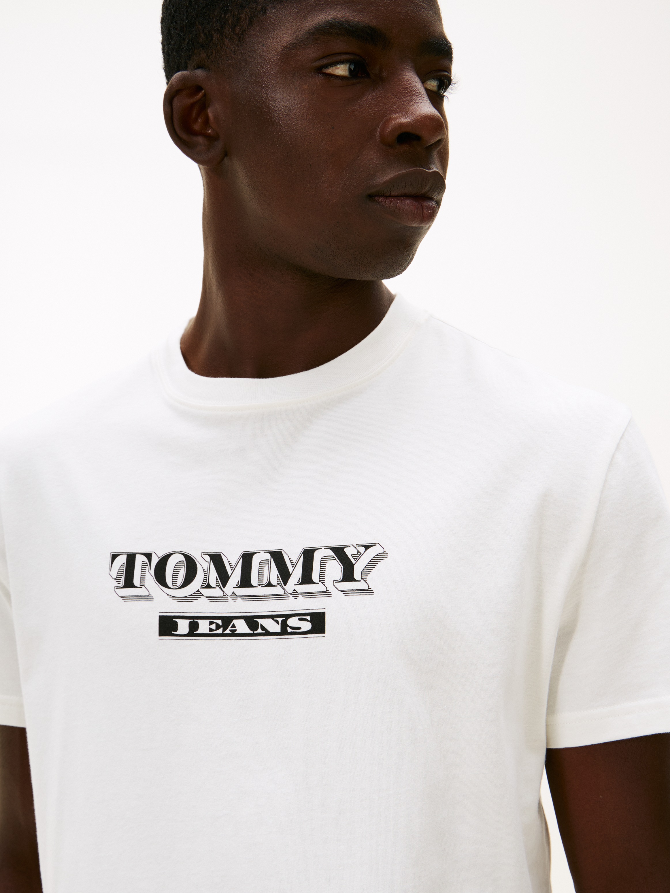 Tommy Jeans Rundhalsshirt »TJM BILLS FONT« regular fit, Rundhals, bedruckt