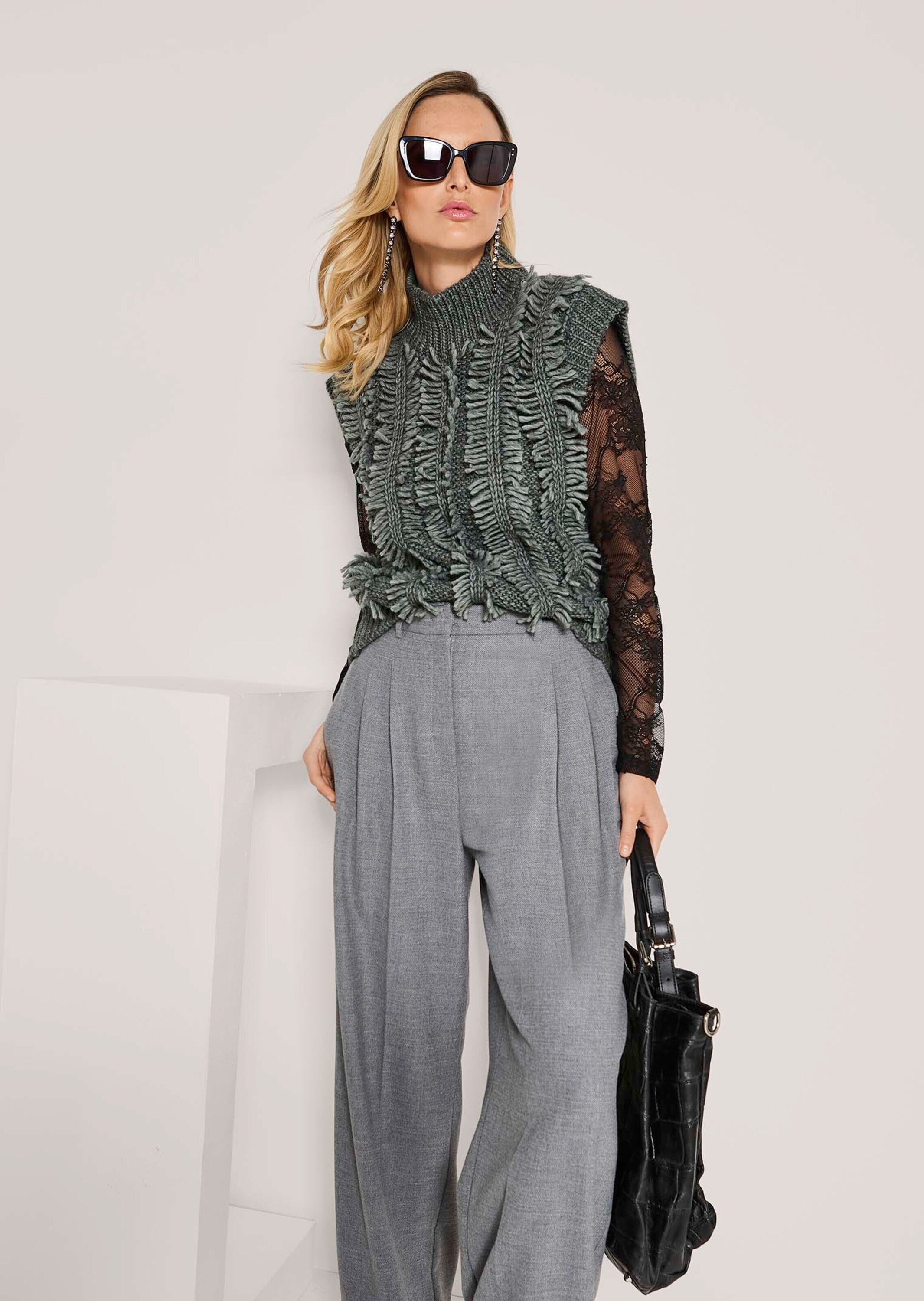 MADELEINE Pullunder »Pullunder Moderner Fransenstrick mit Stehkragen«