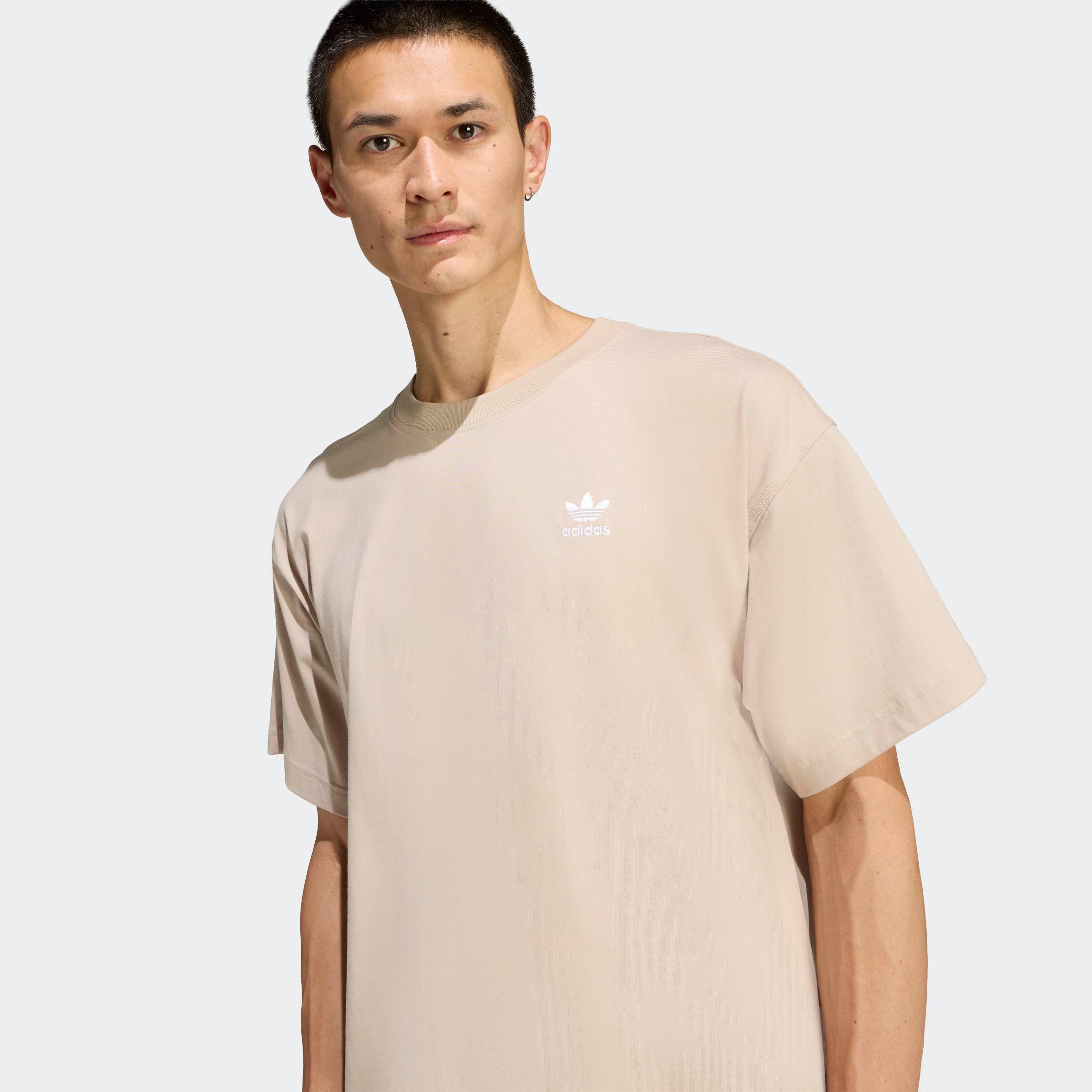 adidas Originals T-Shirt »ESS OS TEE« lockere Silhouette, mit geripptem Rundhalsausschnitt, aus Baumwolle