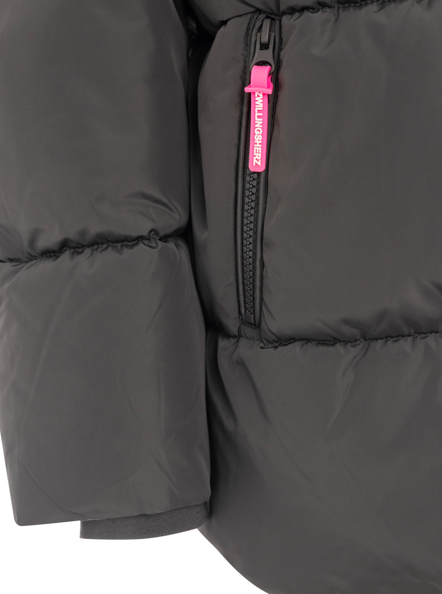 Zwillingsherz Steppjacke »„Love More“« Kapuze mit Tunnelzug, verdeckter Reißverschluss, dezente Details