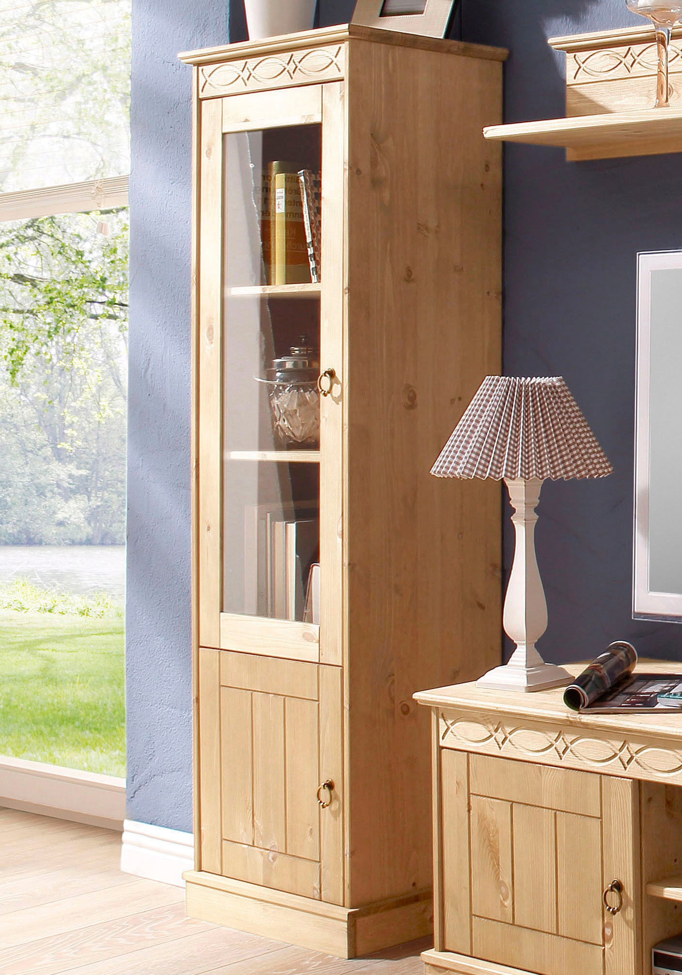 Home affaire Vitrine »Indra«, aus massiver Kiefer, FSC®, 2trg., Höhe 145 cm, dezentes Ornament