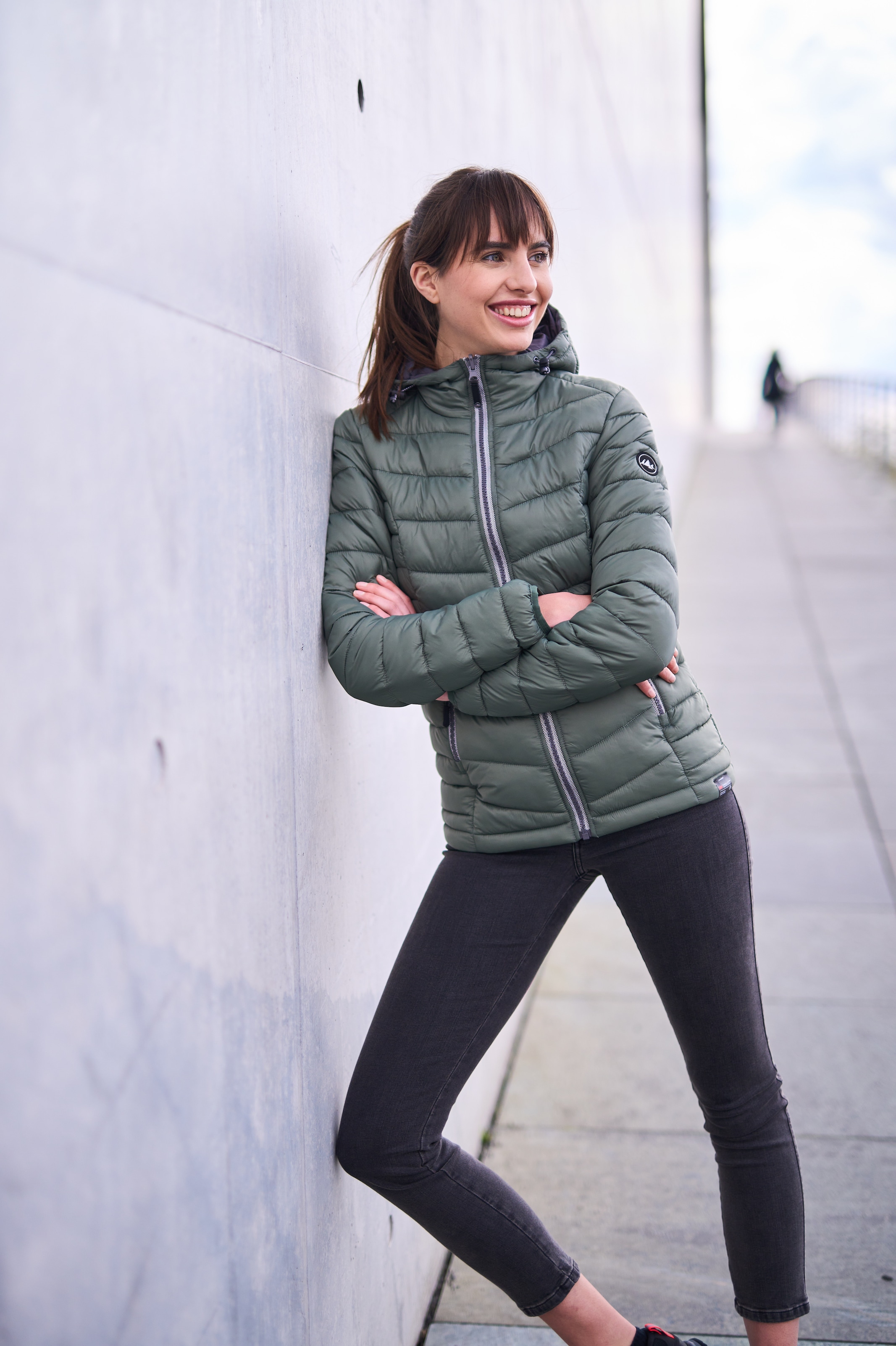 Polarino Steppjacke, mit Kapuze, Übergangsjacke für kühle Tage, aus leichtem Webmaterial