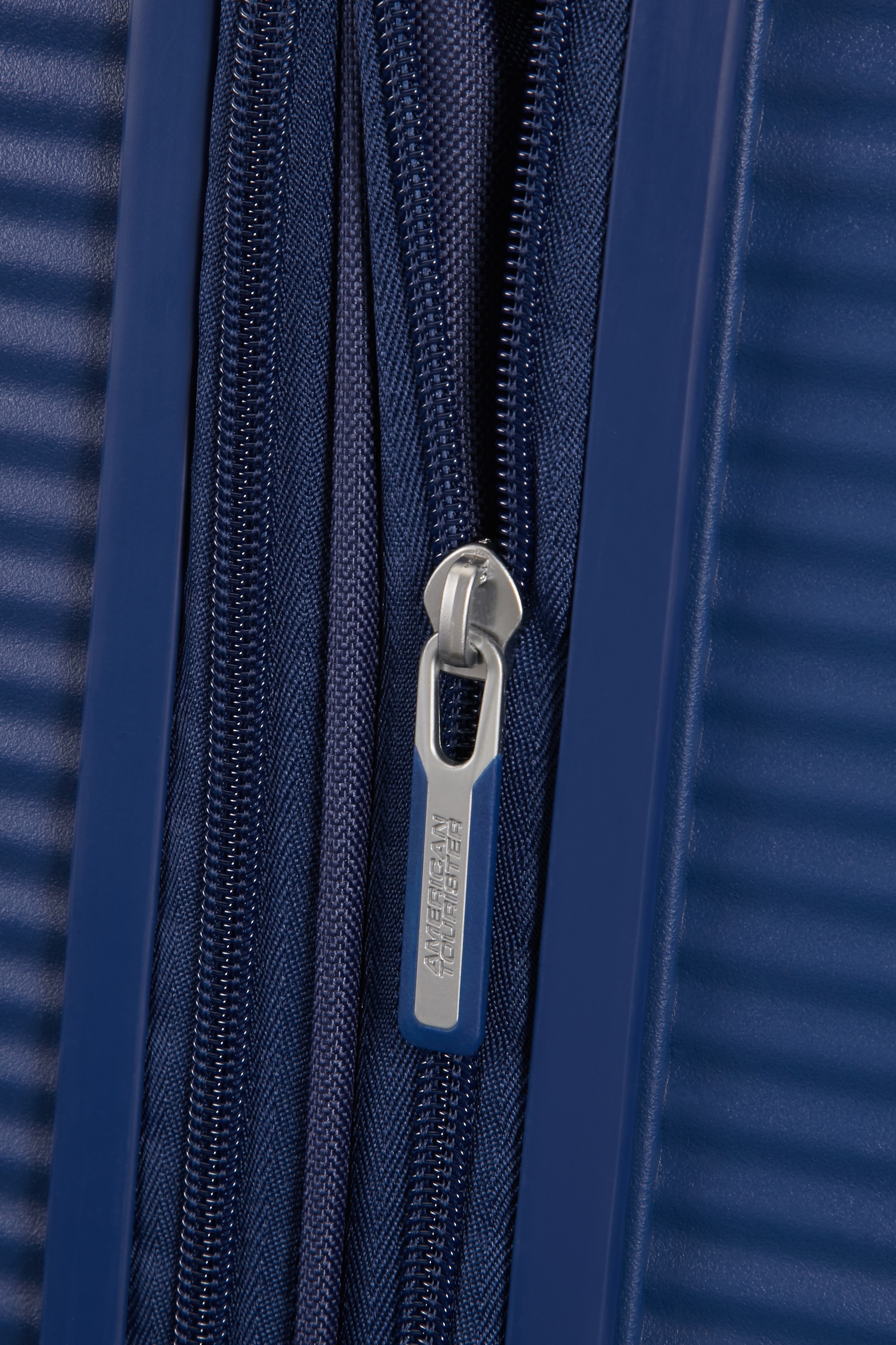 American Tourister® Hartschalen-Trolley »SOUNDBOX, in verschiedenen Farben und Größen«, 4 Rollen, Reisekoffer Trolley Aufgabegepäck TSA-Zahlenschloss Volumenerweiterung