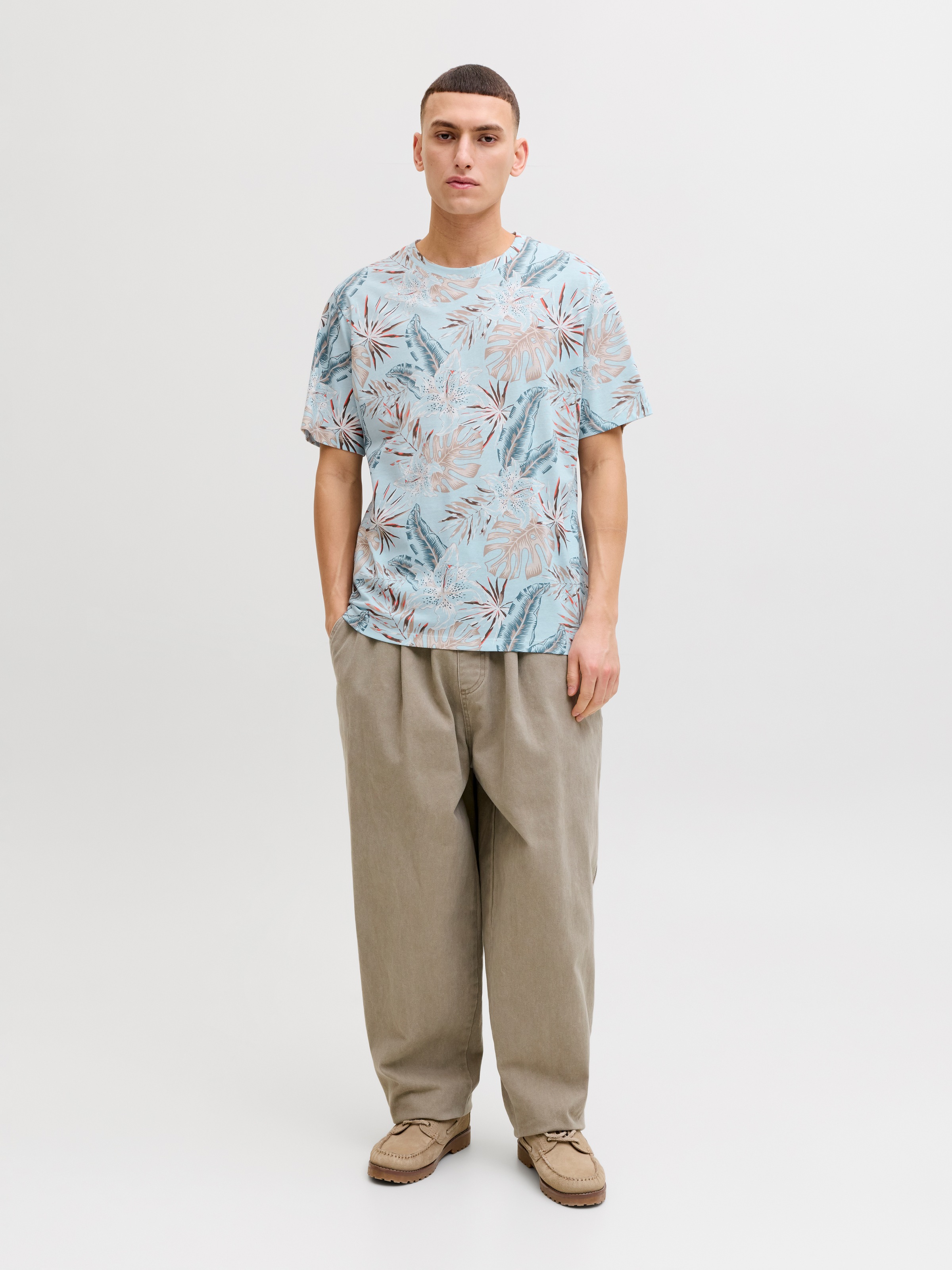 Jack & Jones Rundhalsshirt »JJHONOLULU AOP TEE SS CREW NECK« Baumwolle, regular fit