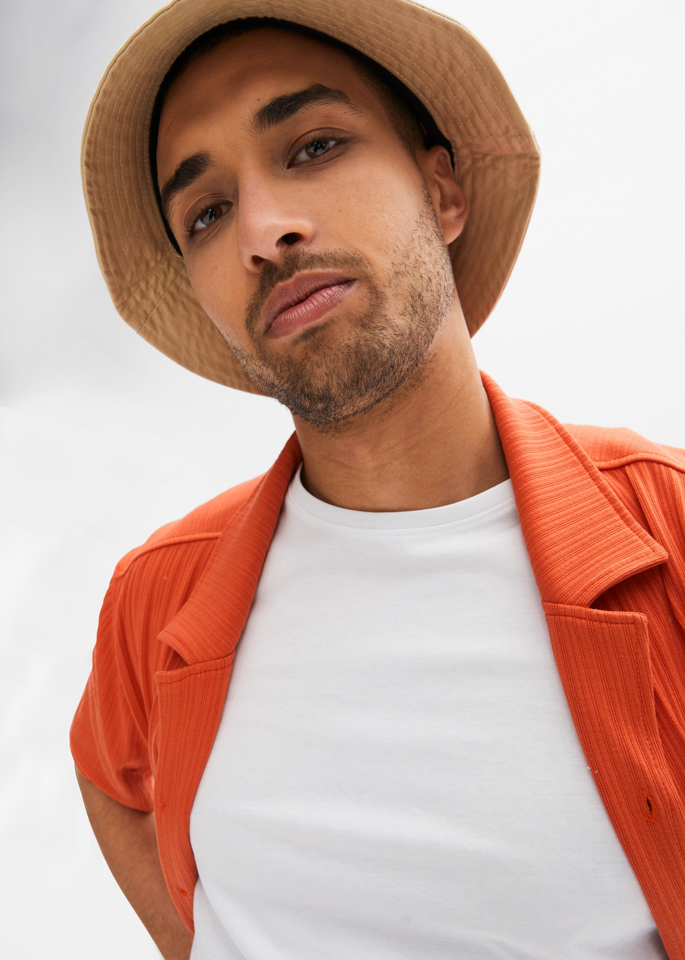 bonprix T-Shirt »T-Shirt (5er Pack)« Packung, 5 Stk. Regular Fit, Kurzarm, für warme Tage, aus Baumwolle und Viskose