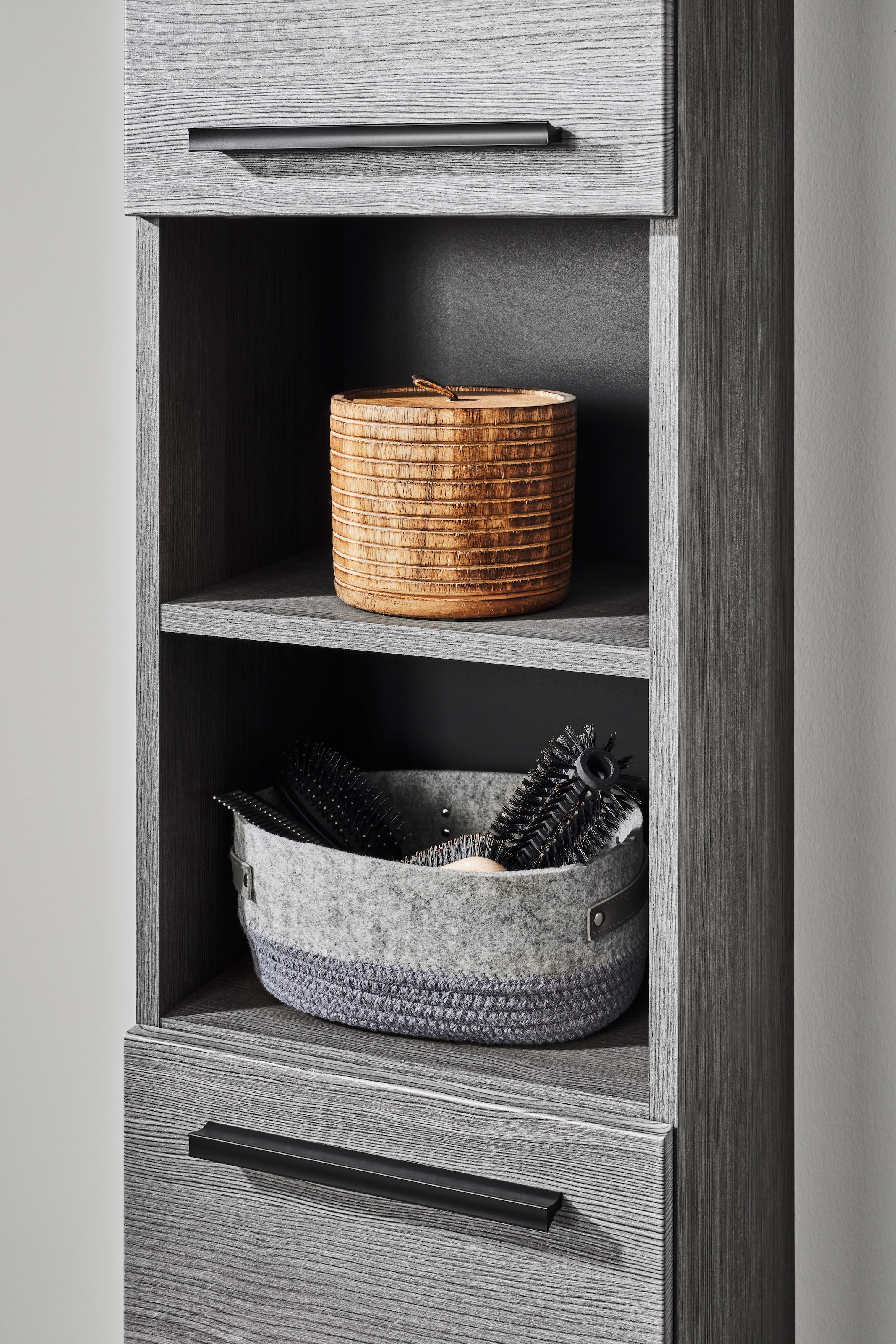 BASIC by Balculina Hochschrank »Silver,Badezimmerschrank BxHxT 34x190x30«, (1 St.), Breite 34cm, Tür L/R monierbar, FSC-Mix 70%