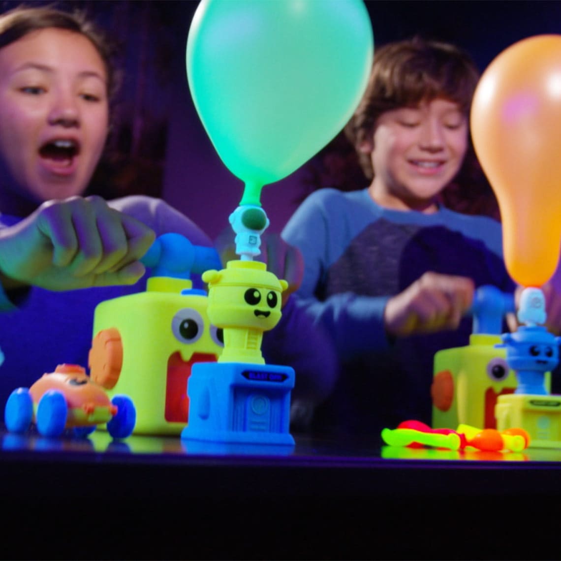 MediaShop Spielzeug-Auto »Balloon Zoom«, ballonbetriebenes, fahrendes & fliegendes Spielzeugset