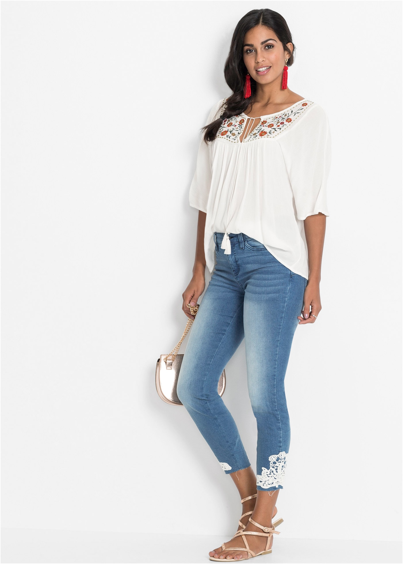 bonprix Tunika Casual Stil, A-Linie Passform, Kurzarm-Design, mit Stickerei