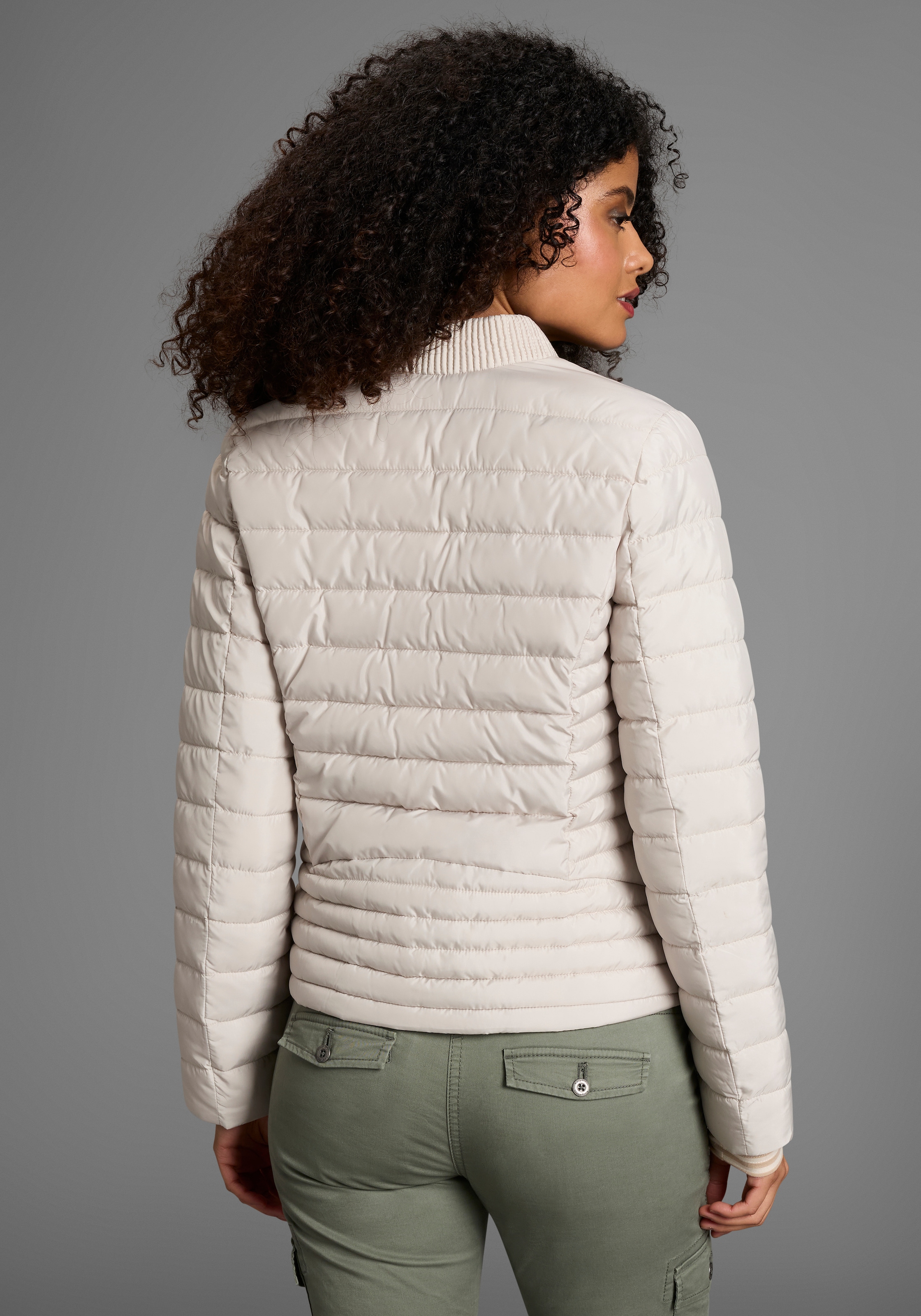 KangaROOS Steppjacke Übergangsjacke, figurbetonter Schnitt,  hüftlange Passform