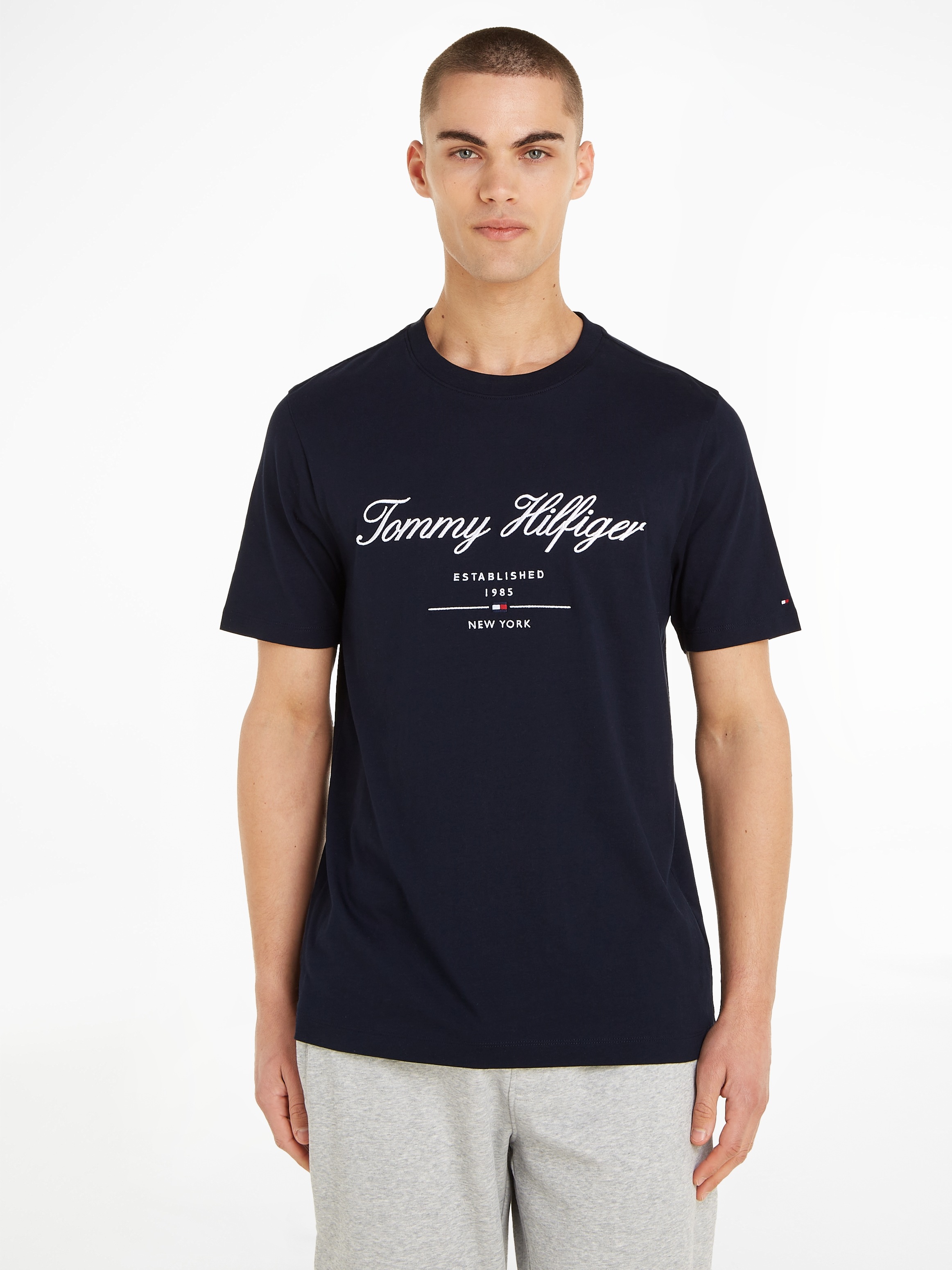 Tommy Hilfiger »SCRIPT LOGO TEE« mit aufgesticktem Logo