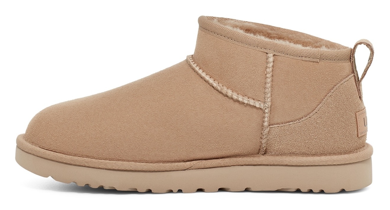 UGG Schlupfboots »Classic Ultra Mini«, Bequemschuh, Freizeitschuh mit Logopatch