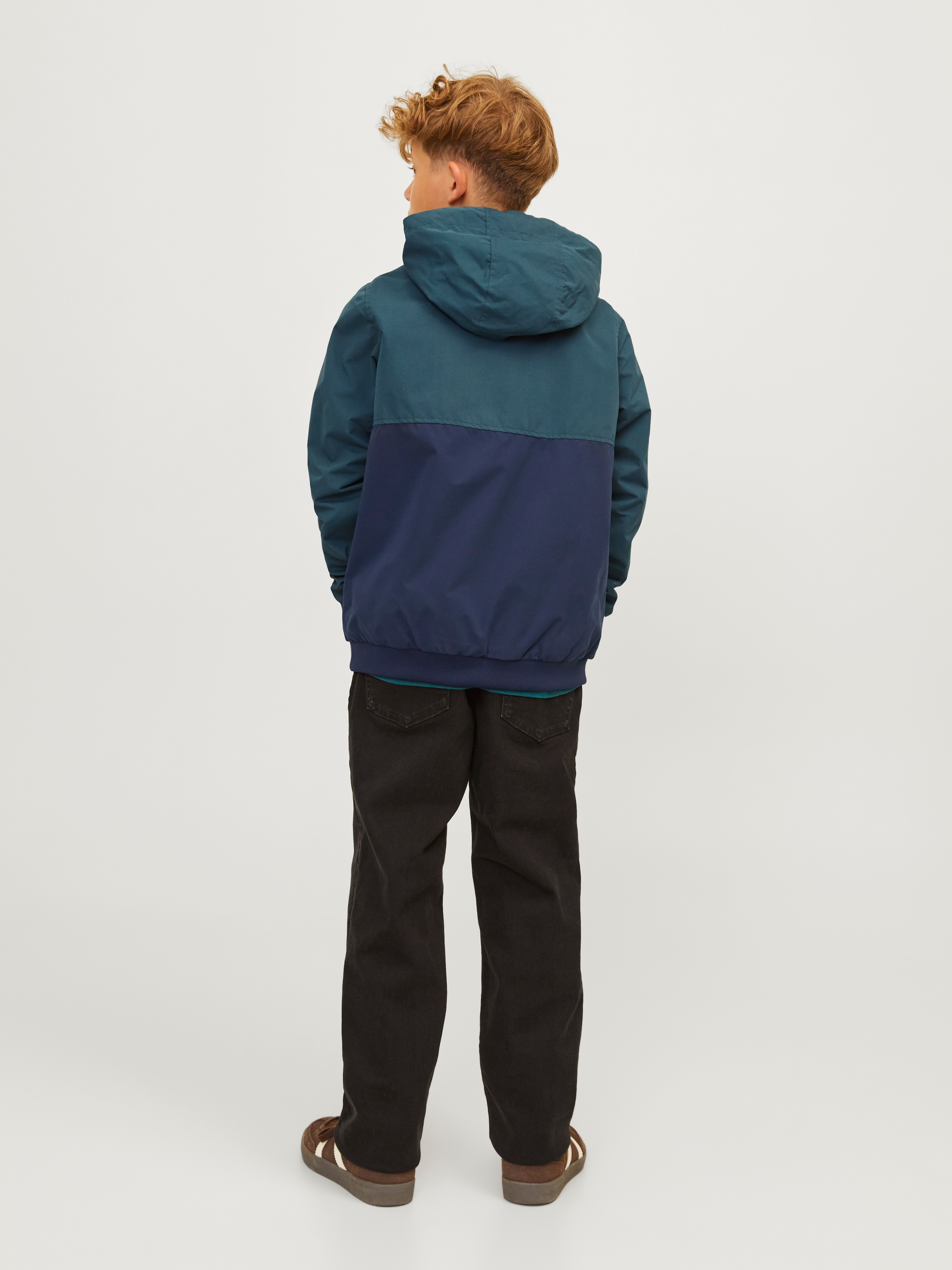Jack & Jones Junior Outdoorjacke »JJERUSH wasserabweisend, mit Kapuze, mattes Finish«, mit Kapuze, colorblocking, modisch, regular fit, Kapuze