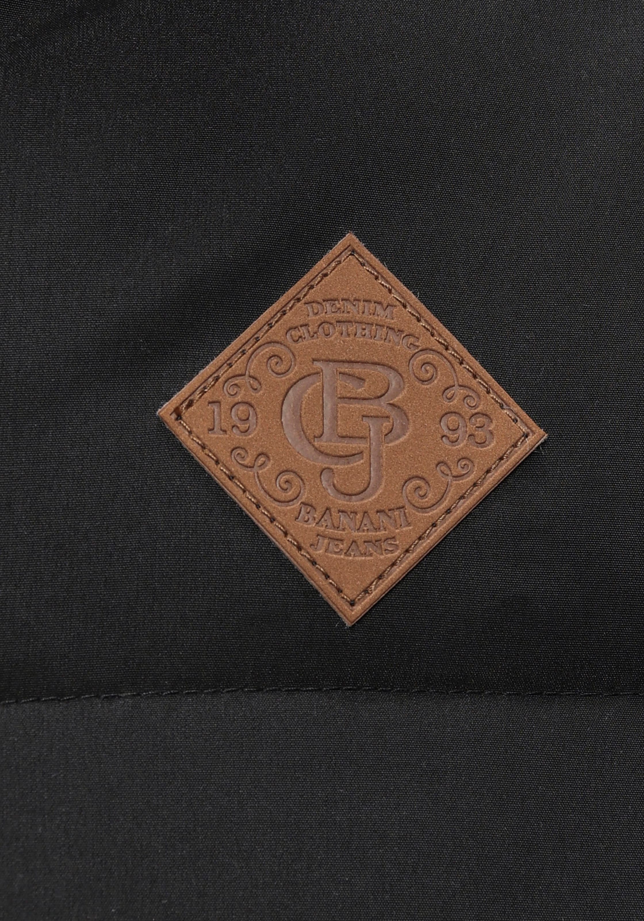 Bruno Banani Steppjacke, mit Kapuze, leicht, wasserabweisend, modischer Stil, mit dekorativen Badges