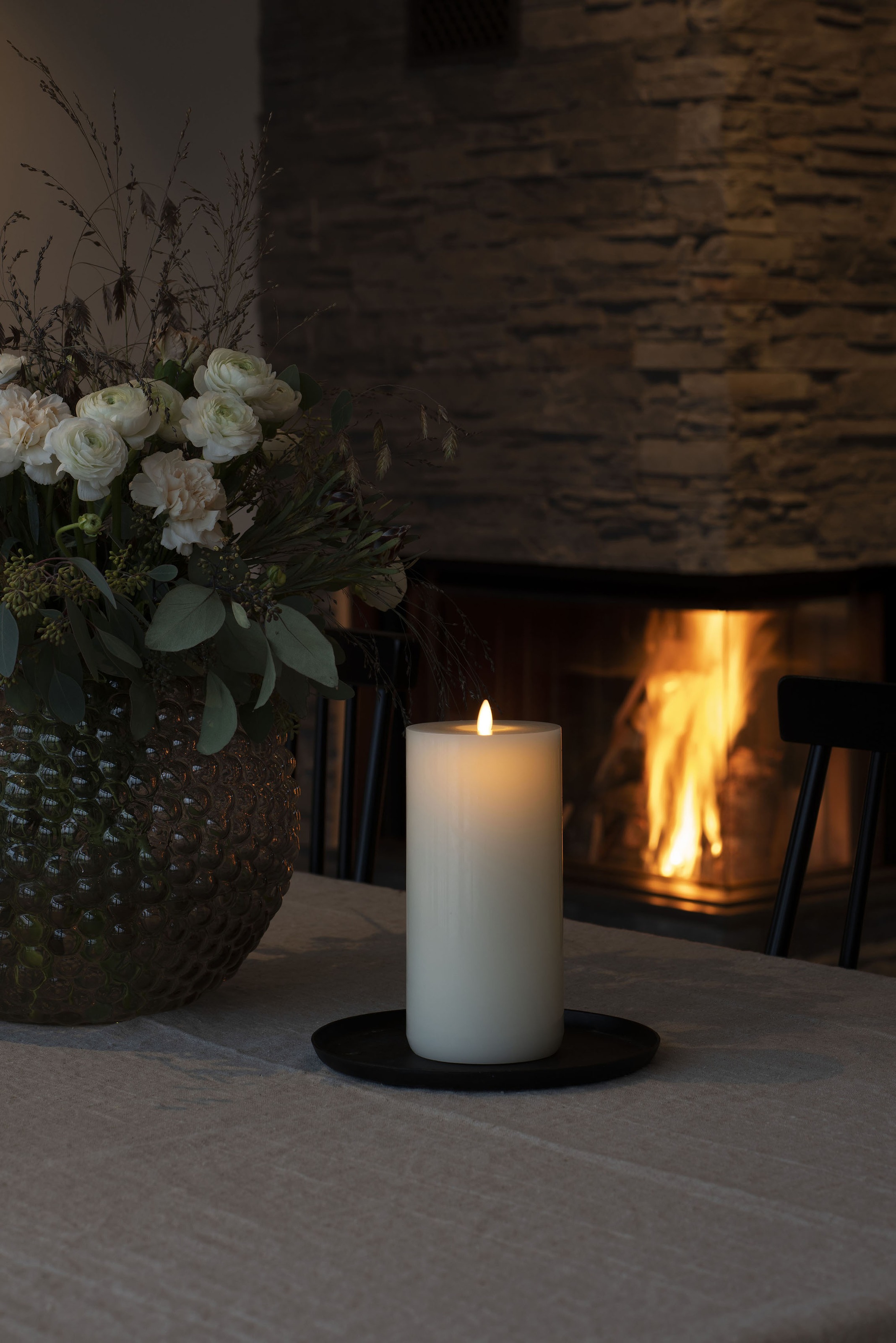 KONSTSMIDE LED-Kerze, (1 tlg.), LED Echtwachskerze, handgegossen cremeweiß, mit 3D Flamme, Docht zur Flamme Funktion, Ausblasfunktion und Touch: AN/AUS Funktion