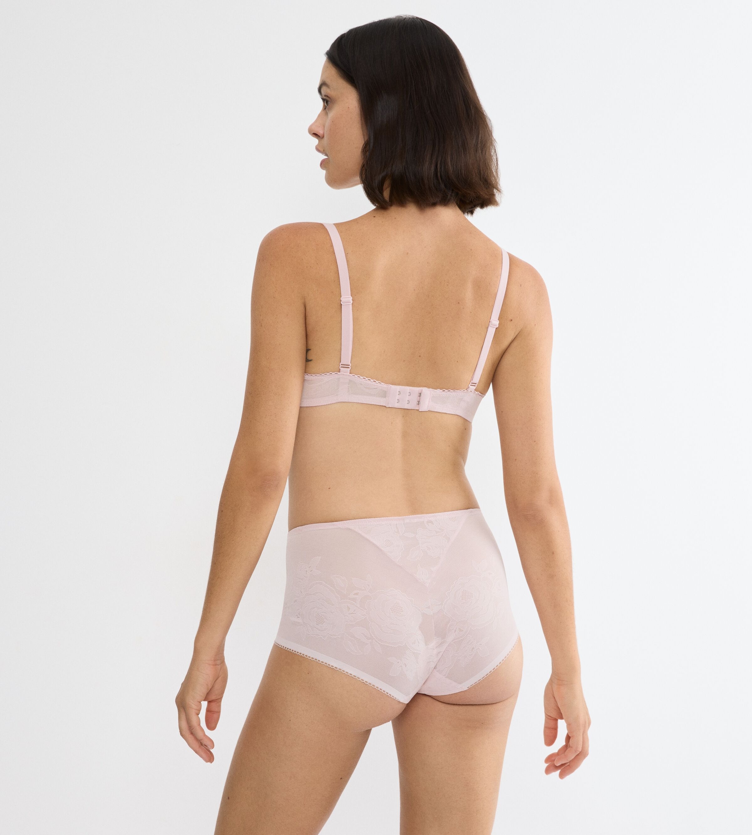 Triumph Bügel-BH »Wild Rose Sensation« flache formende Spitze, mittlerer Shape-Effekt