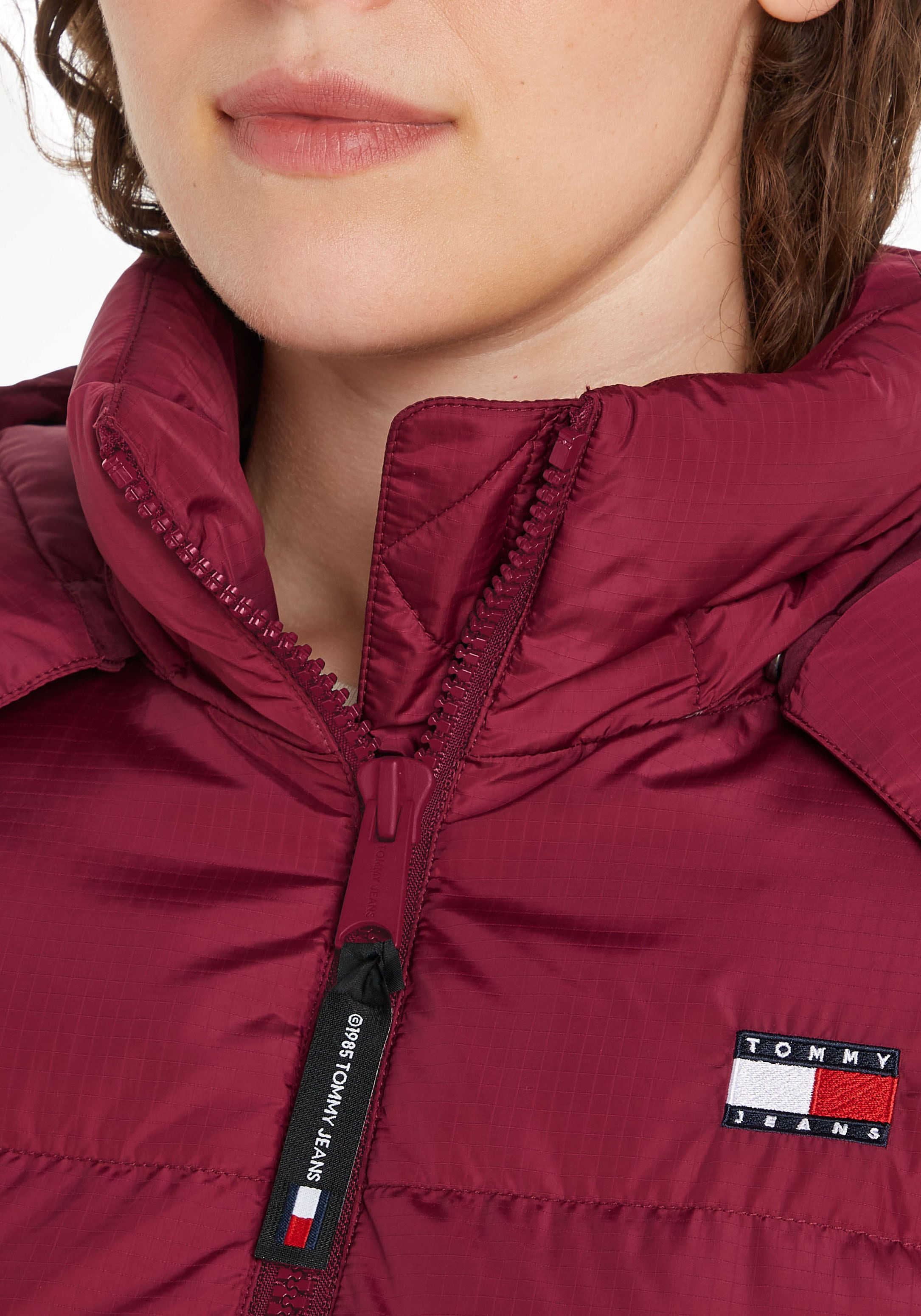 Tommy Jeans Steppjacke »TJW ALASKA PUFFER EXT«, mit Kapuze, mit Logostickereien