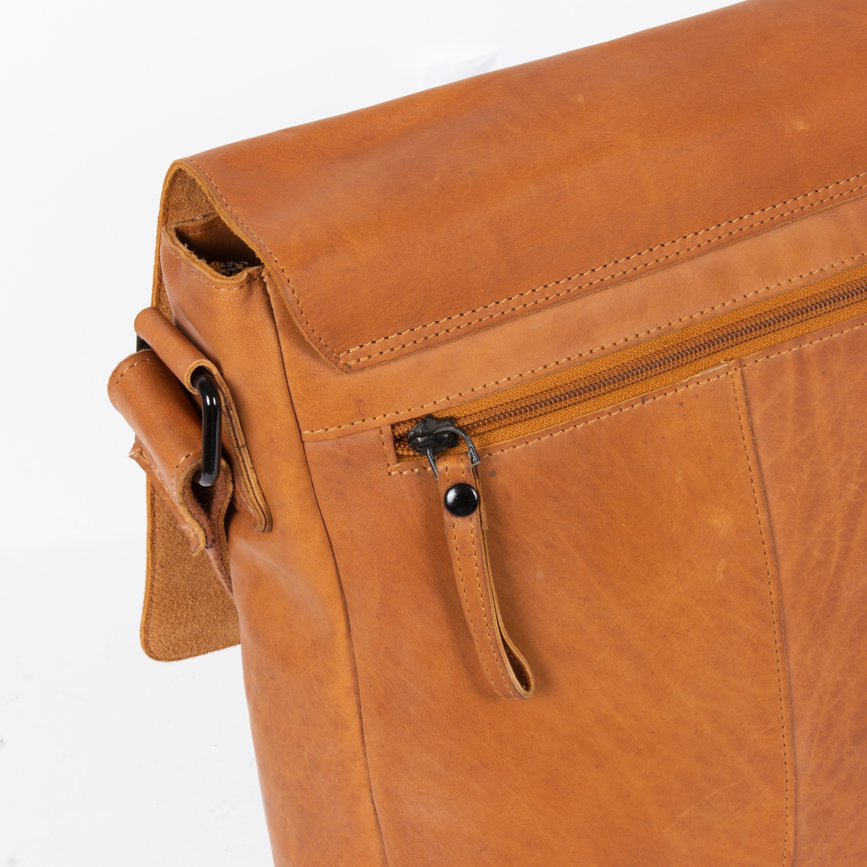 MUSTANG Umhängetasche »Valencia« mit zahlreichen Fächern