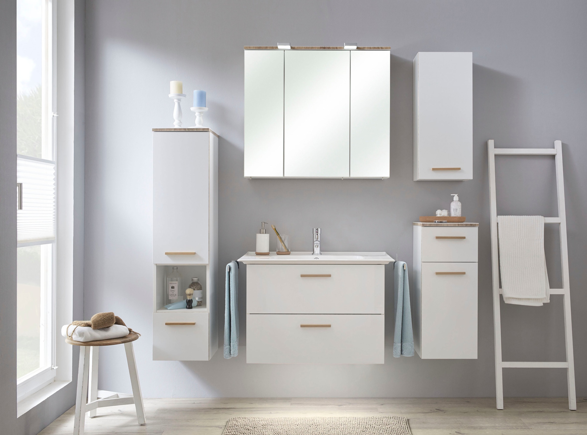 Saphir Spiegelschrank »Quickset 931 Badschrank, 3 Spiegeltüren, 6 Einlegeböden, 80 cm breit«, inkl. LED-Beleuchtung, Türdämpfer, Schalter-/Steckdosenkombination