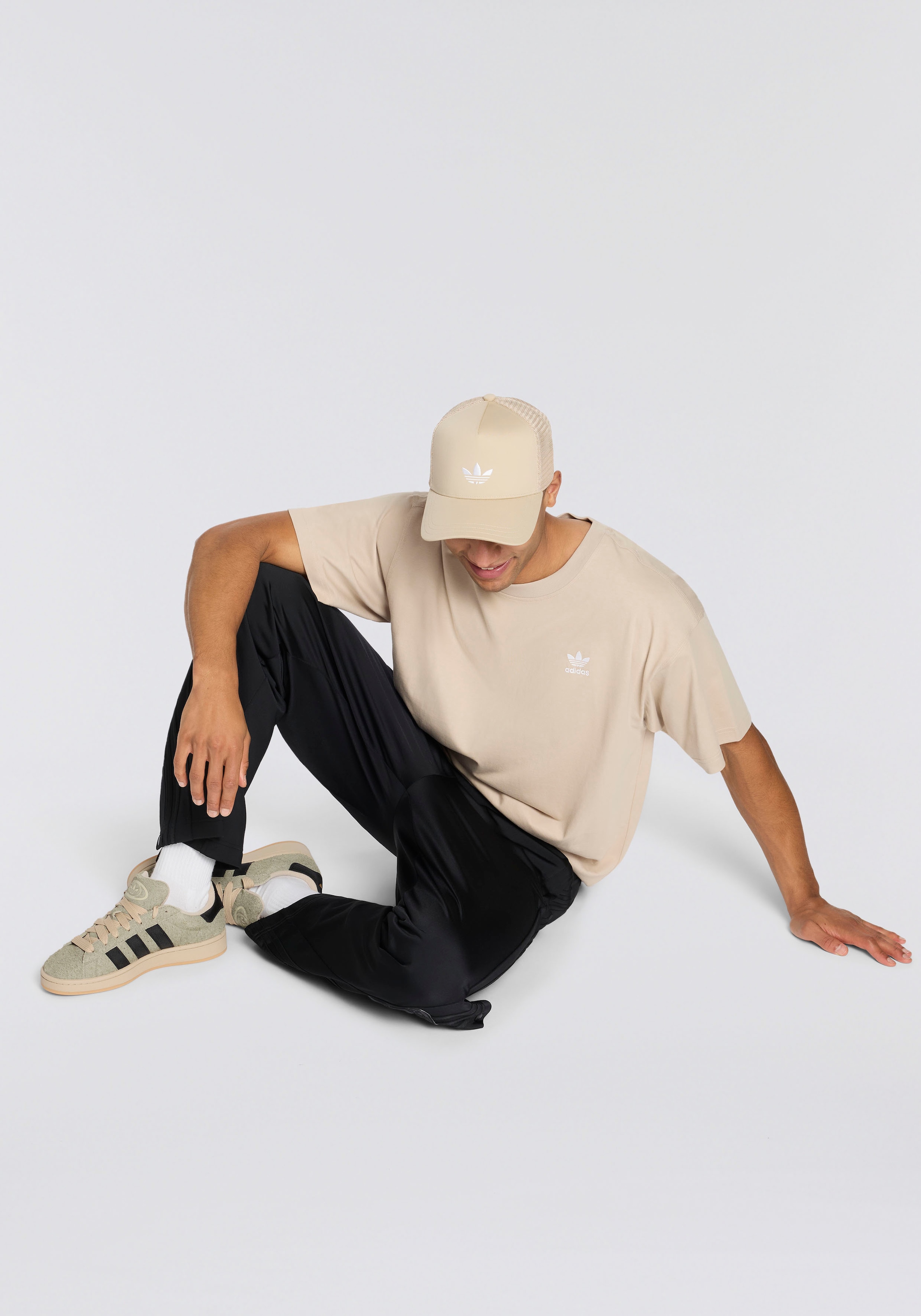 adidas Originals T-Shirt »ESS OS TEE« lockere Silhouette, mit geripptem Rundhalsausschnitt, aus Baumwolle