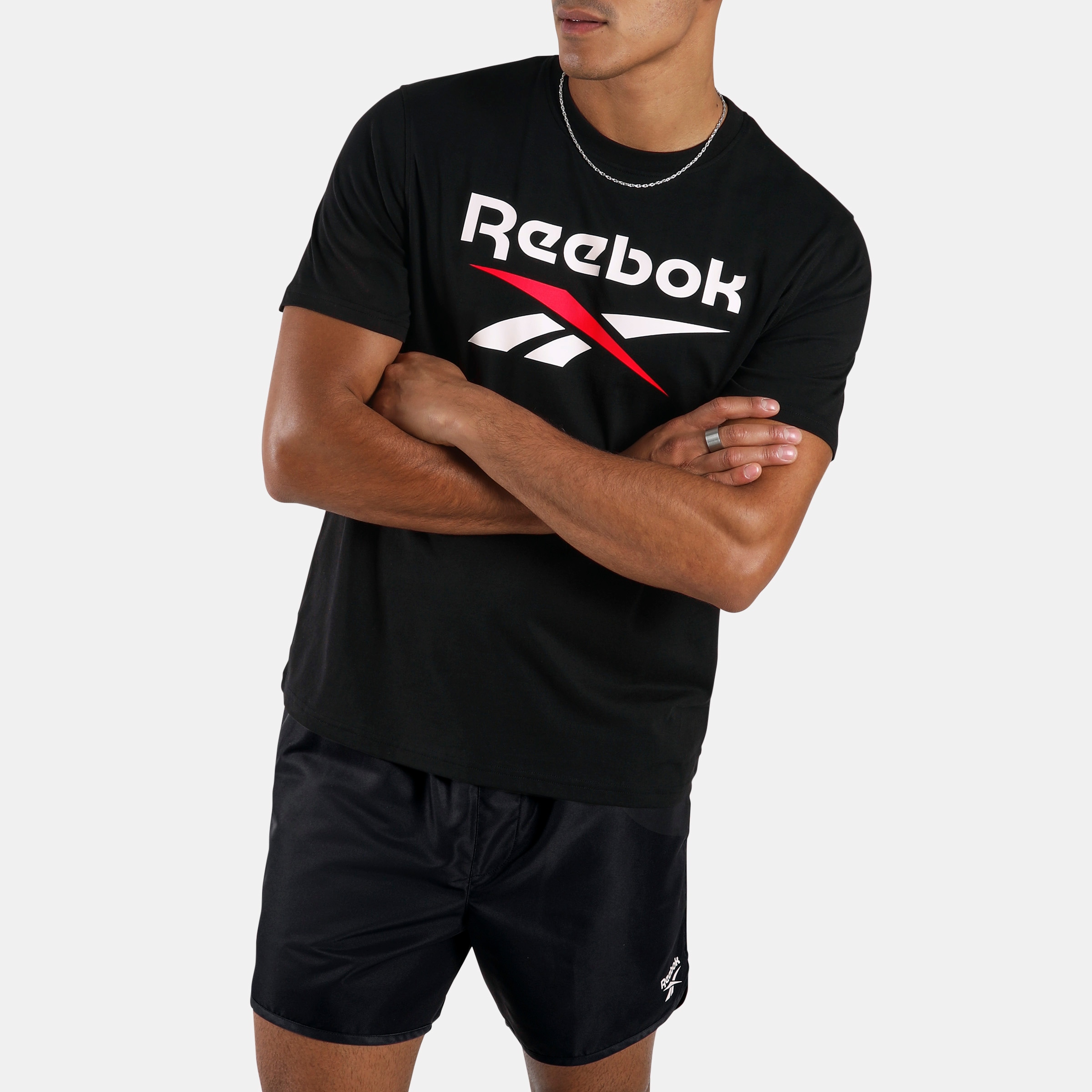 Reebok T-Shirt »BRUNO BIG LOGO CREW NECK SS TEE« Basic Passform, Kurzarm, sportliches Design, für Laufen und Fitness