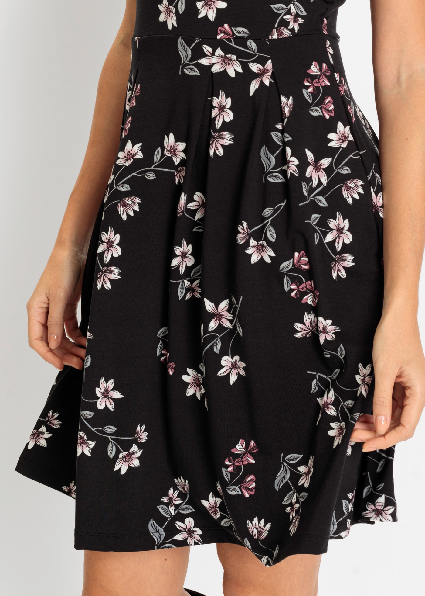 bonprix Jerseykleid »Jerseykleid aus Viskose-Mix« 1 tlg. für sommerliche Tage, aus Viskose-Mix, ausgestellte Passform