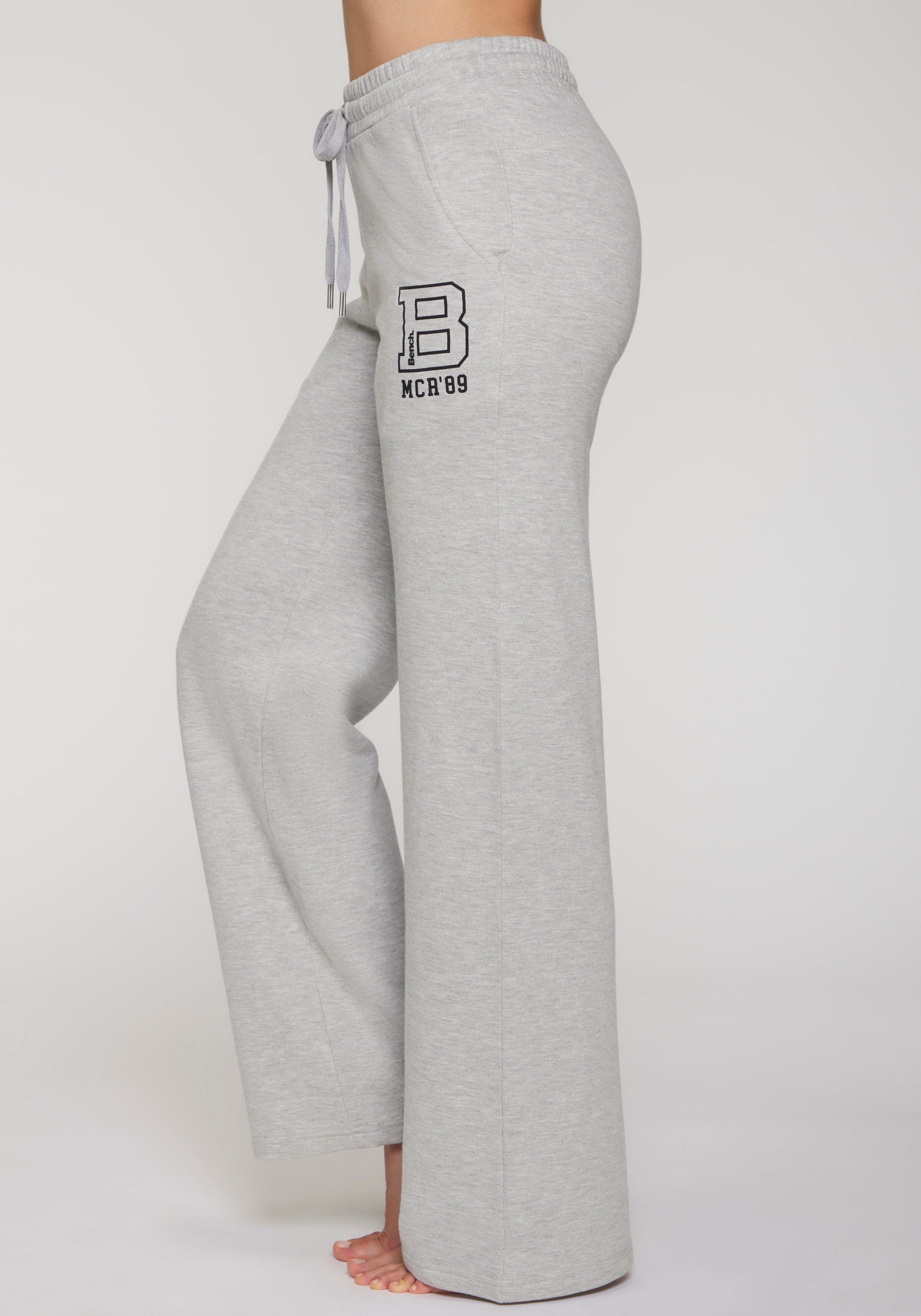 Bench. Loungewear Jogginghose  extra weit, innen leicht angeraut, Loungewear