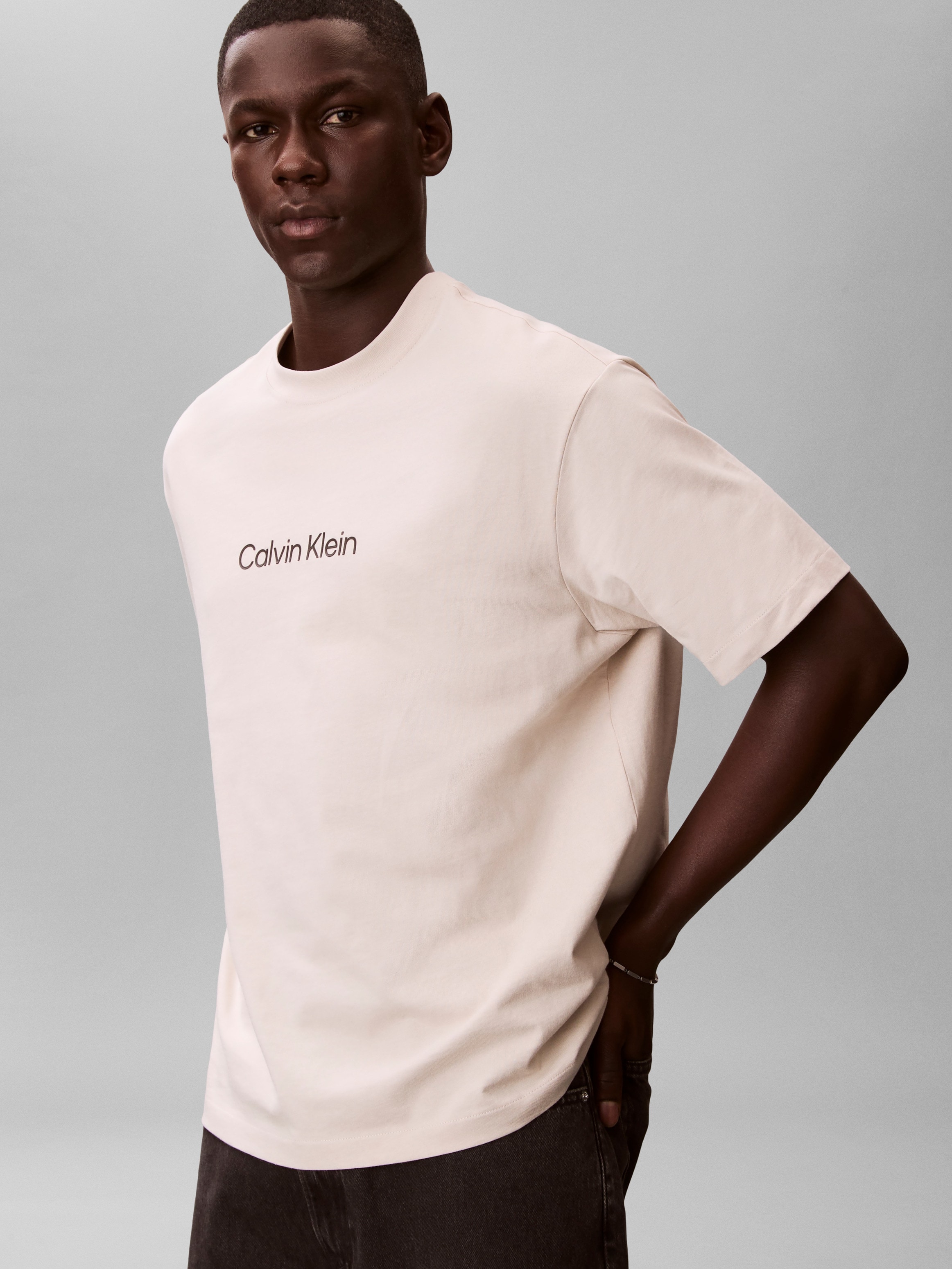 Calvin Klein T-Shirt »SS RLXD STANDARD LOGO CREWNK TEE« Rundhalsausschnitt, relaxed fit