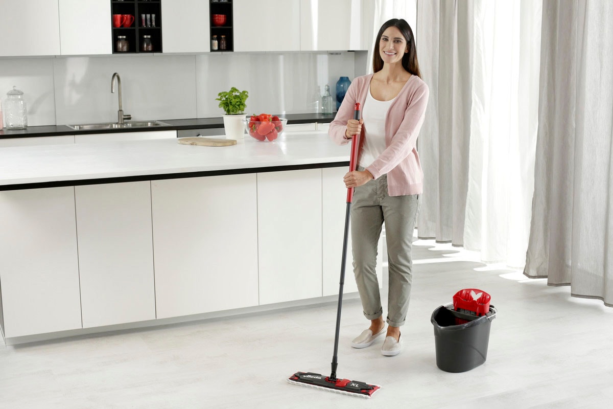 Vileda Bodenwischer-Set »Ultramax XL Box + XL Sensitiv Bezug«, (Set, 3 St., 3tlg. Stiel, extragroßem Wischbezug, ULTRAMAX Eimer mit Powerpresse), 20 % längere Wischerplatte (42 cm) für eine schnellere Reinigun
