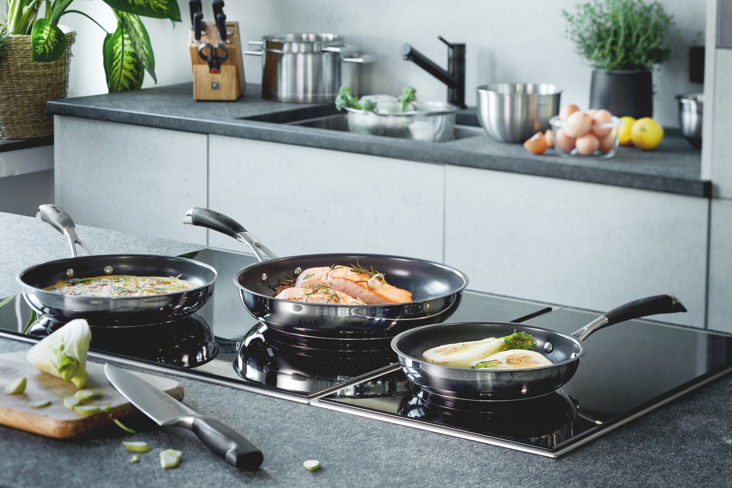 Zwilling Pfannen-Set »Core« Edelstahl 18/10 Set, 3 tlg. Keramik-Antihaftbeschichtung, Edelstahl, Stay-Cool-Griff, Induktion