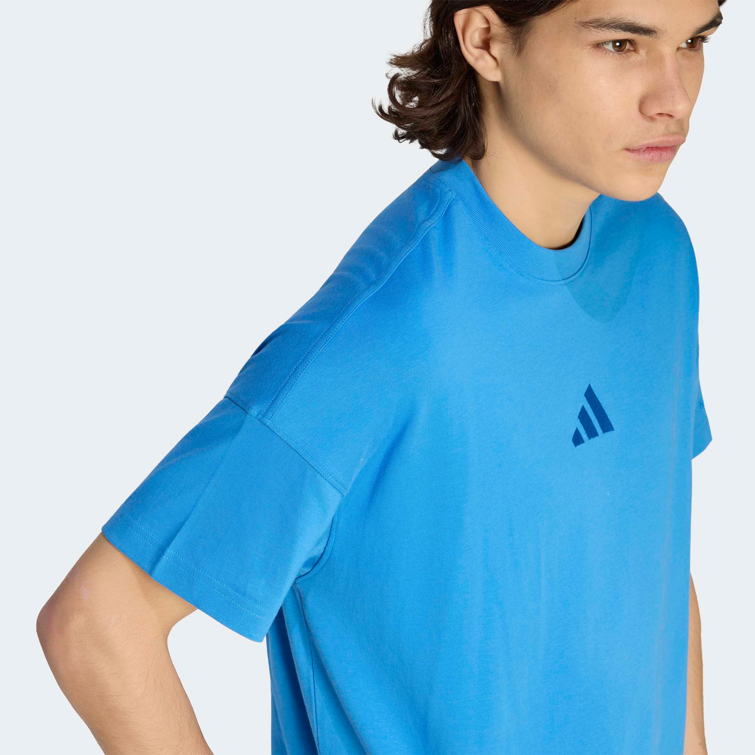 adidas Sportswear »M A SZN T« mit sportlichem Stil, Kurzarmdesign, ohne Verschluss, aus Baumwolle