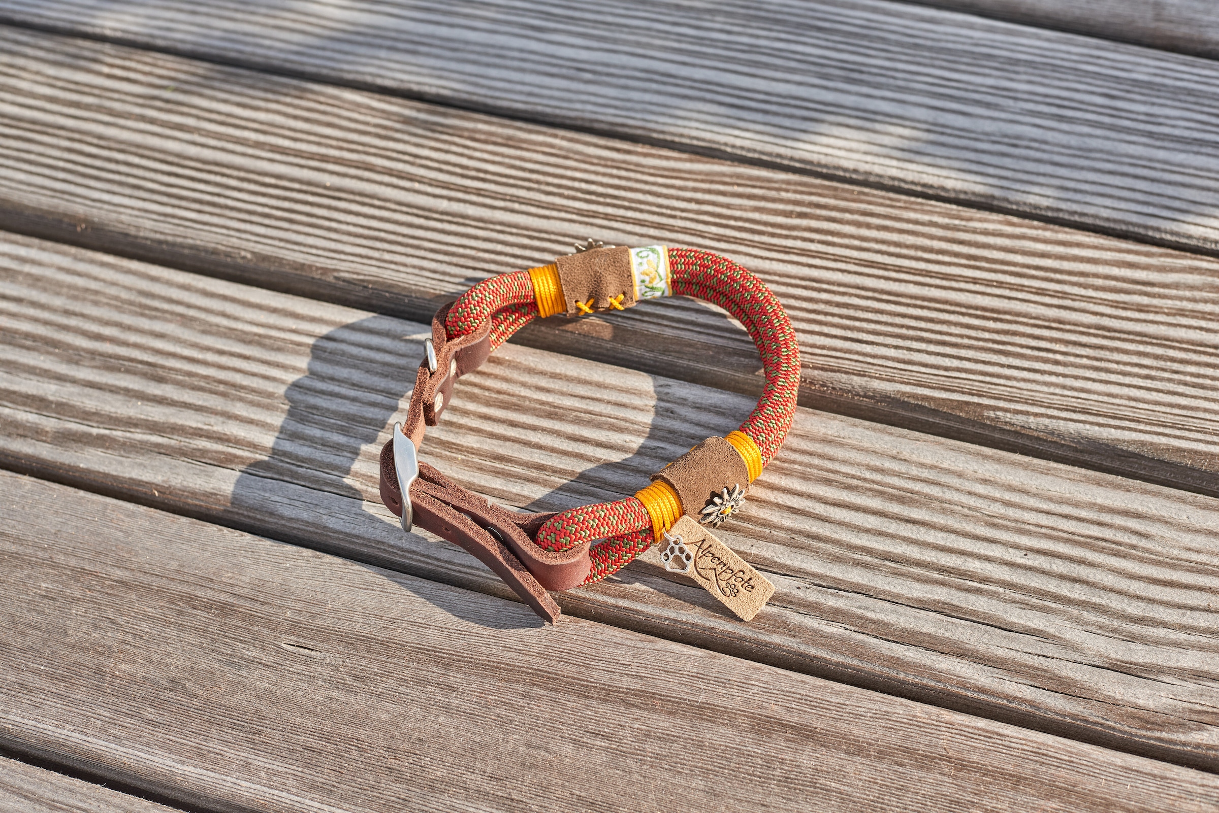 Alpenpfote Hunde-Halsband, Textil-Echtleder, mit drei Stufen verstellbar - Made in Germany