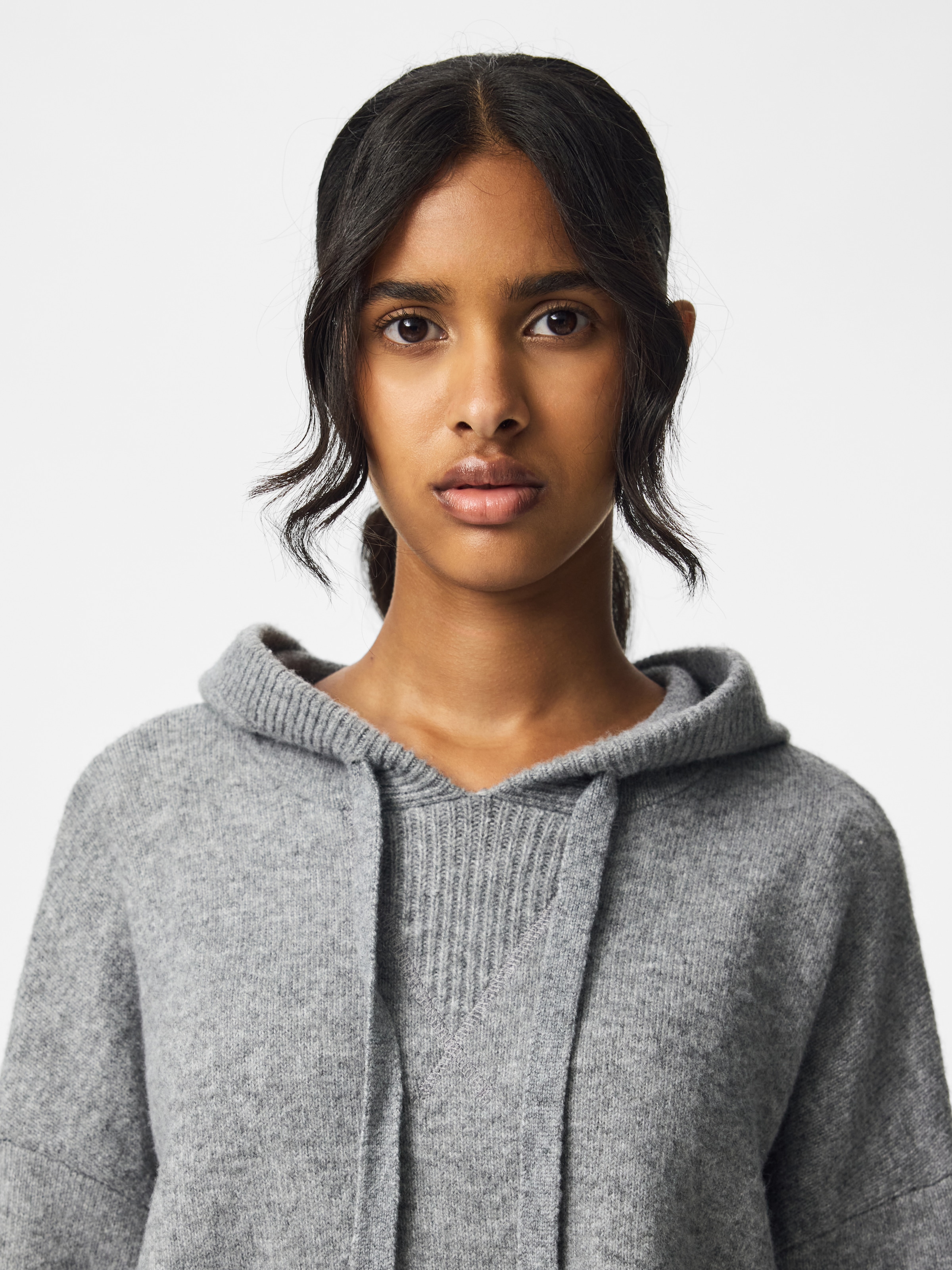 pieces Kapuzenpullover »PCMALOU LS KNIT HOODIE NOOS BC« Materialmix, mit Wolle und Stretch, slim fit