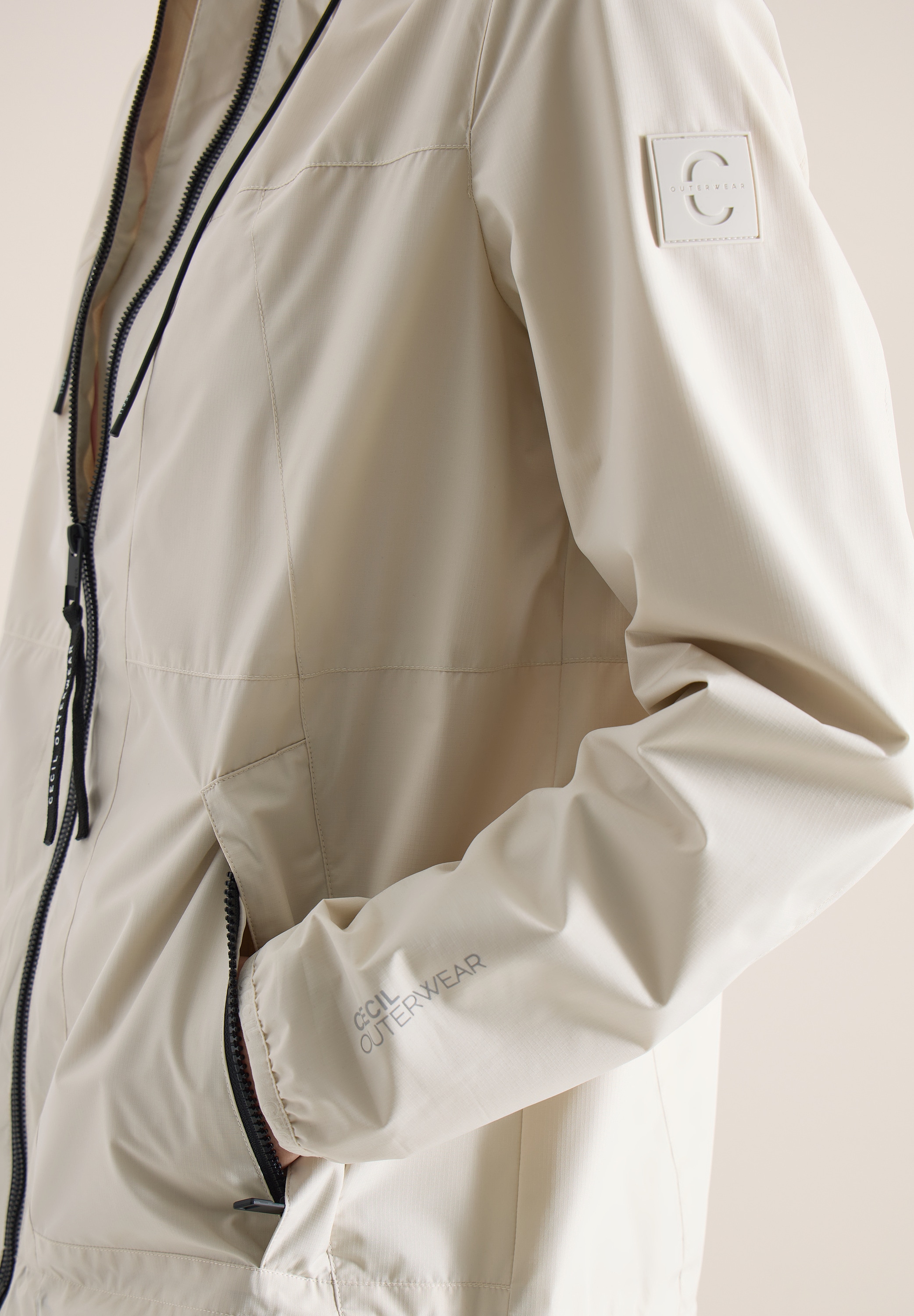 Cecil Softshelljacke mit Kapuze mit Kapuze und Tunnelzug