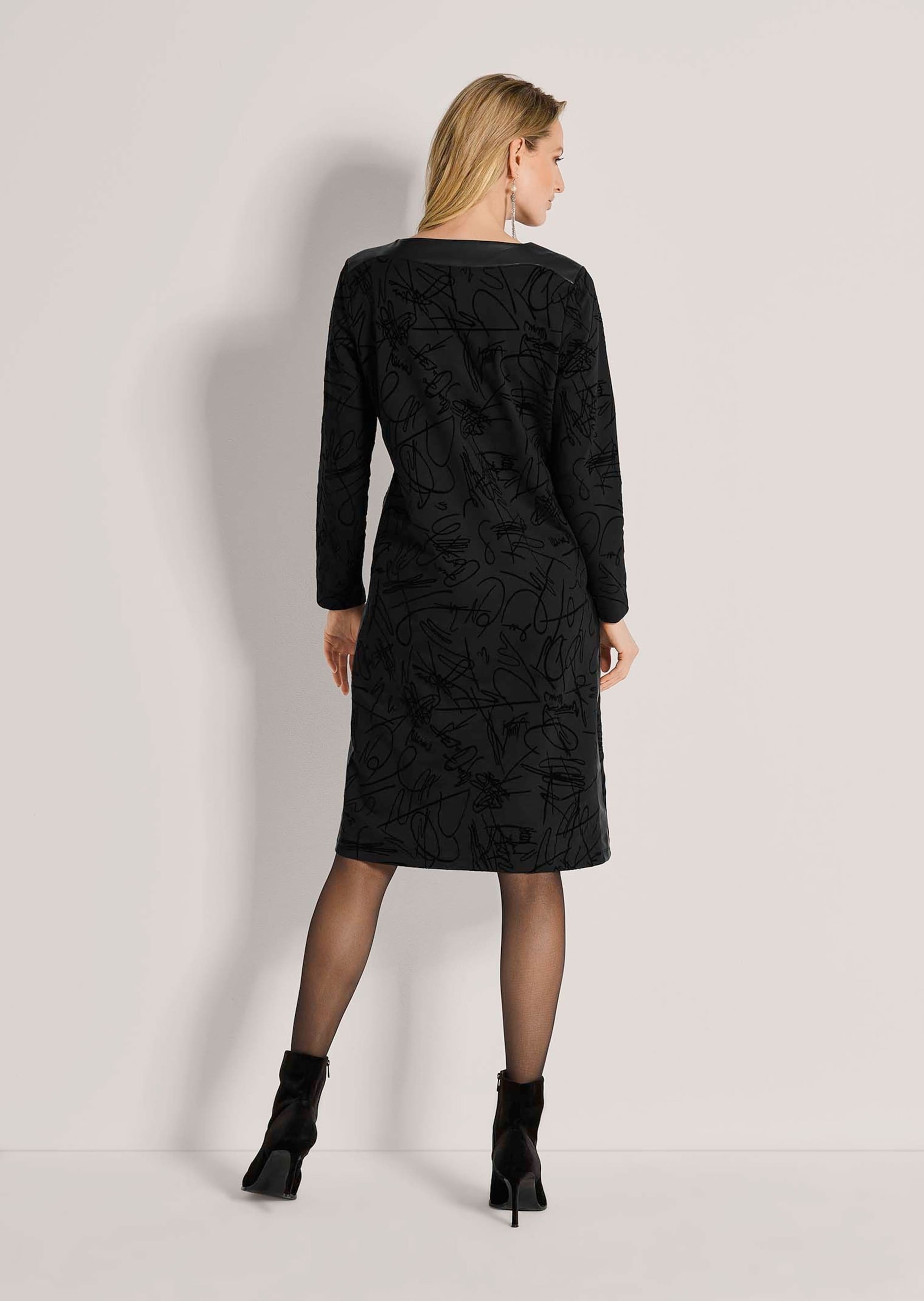 MADELEINE Midikleid »Kleid Sportiv-elegantes Kleid zum Schlüpfen« Ohne Tasche