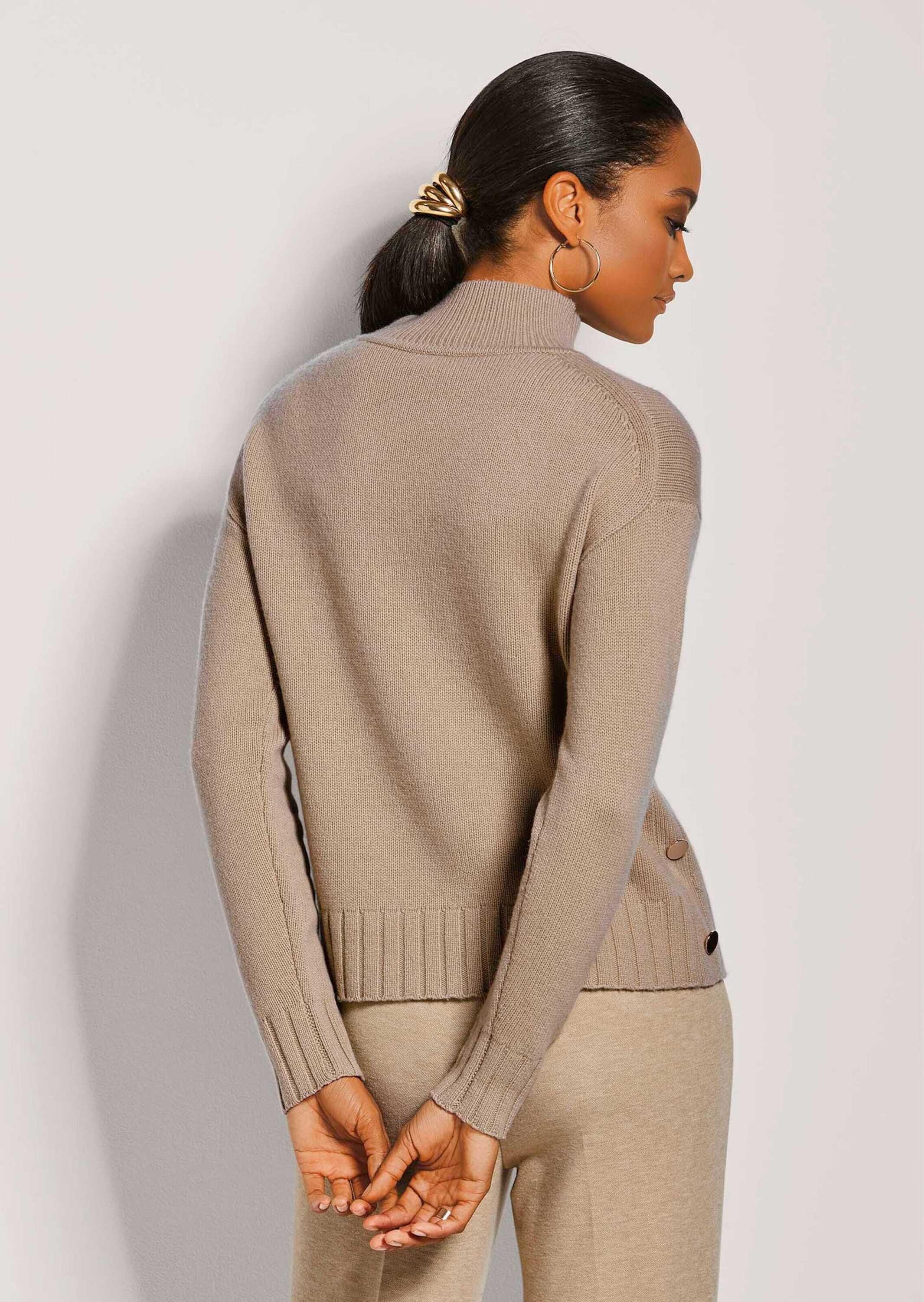 MADELEINE Longpullover »Pullover Stehkragen-Pullover mit Zierknöpfen«