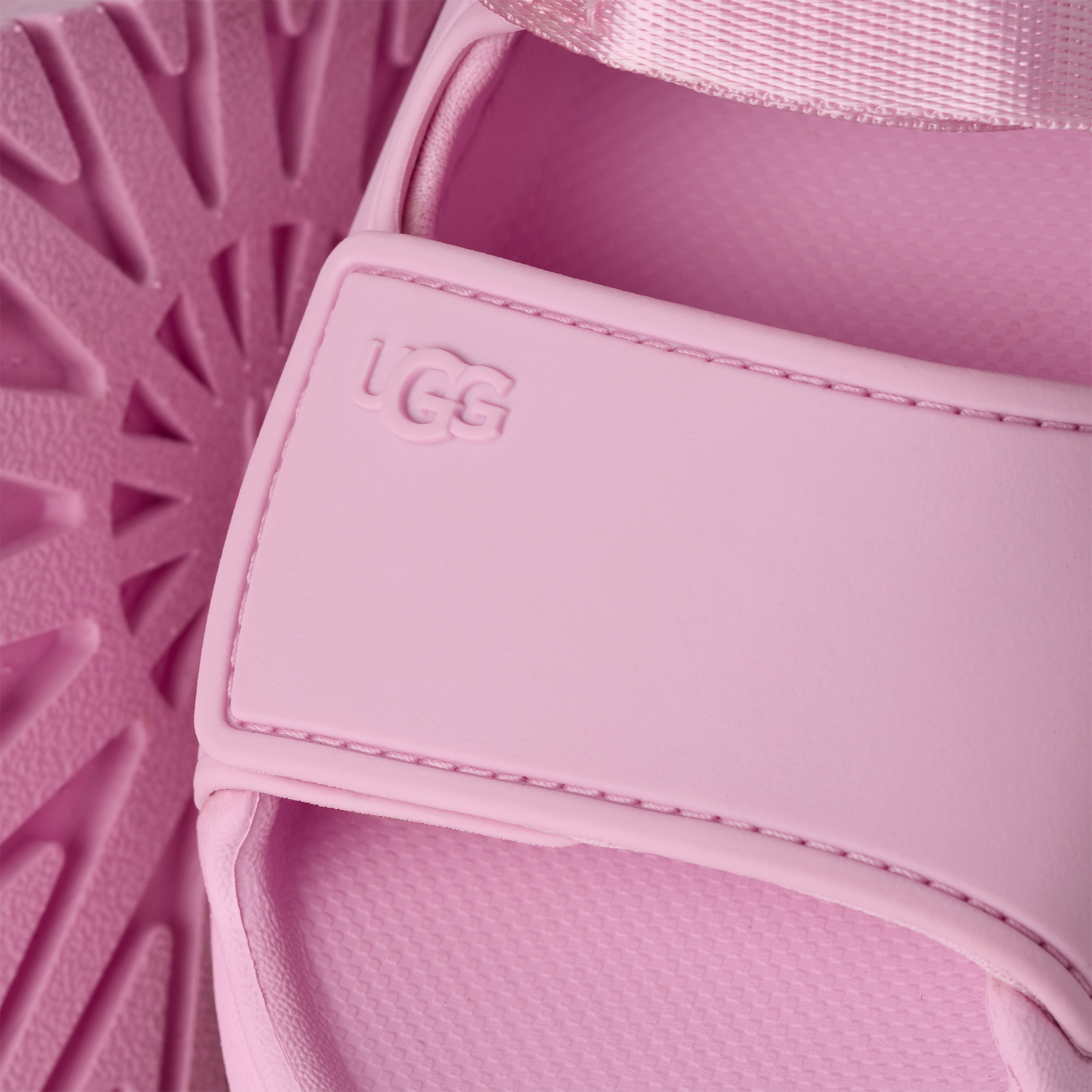 UGG Badesandale »K GOLDENGLOW«  , Sommerschuh, Poolslides, Plateauabsatz, mit Klettverschluss