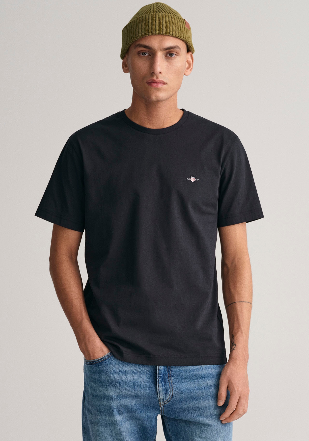 Gant T-Shirt »REG SHIELD SS T-SHIRT«, mit Logostickerei auf der Brust