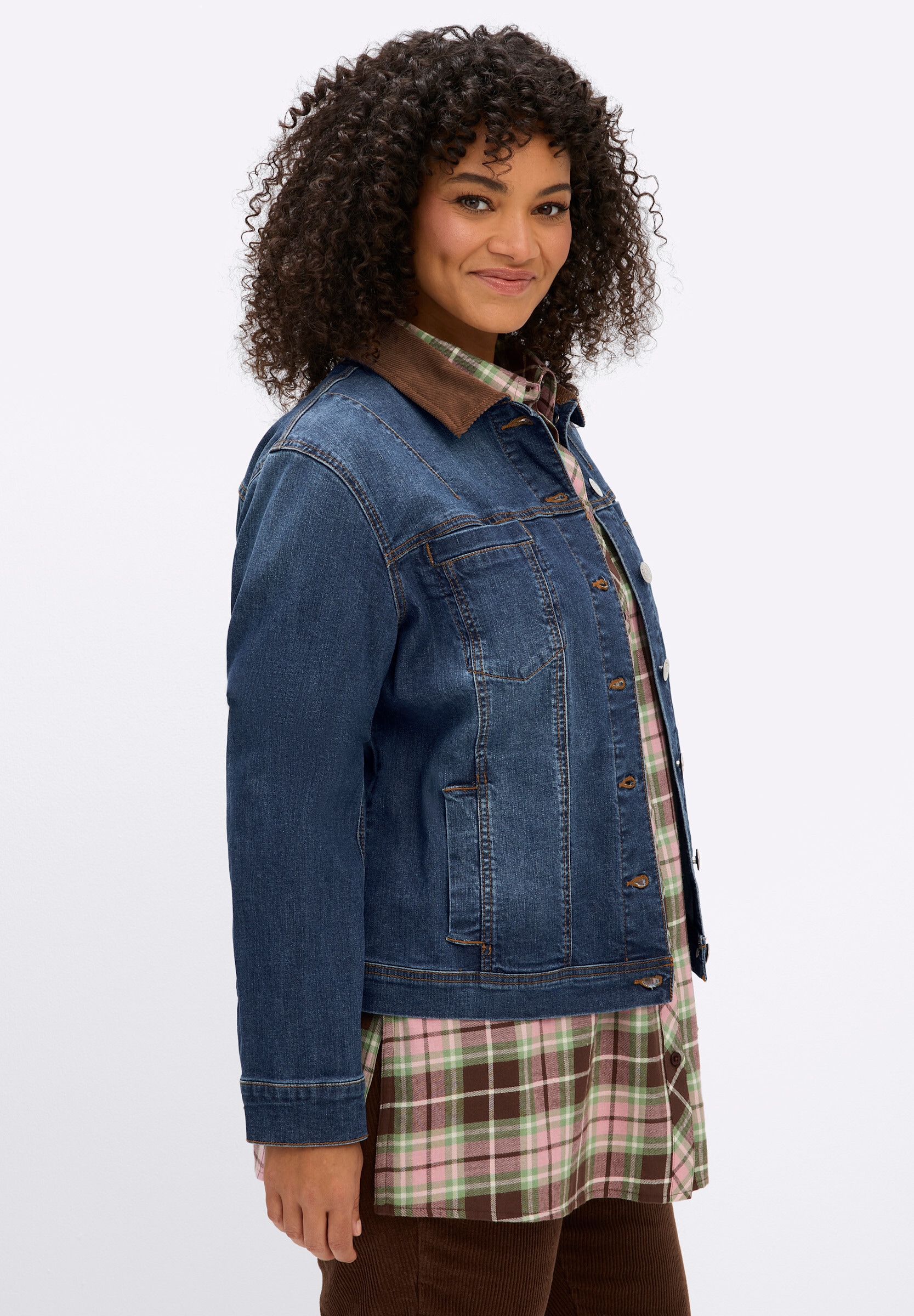 Sheego Jeansjacke »Jeans-Jacke Jeansjacke in leichter Waschung« ohne Kapuze