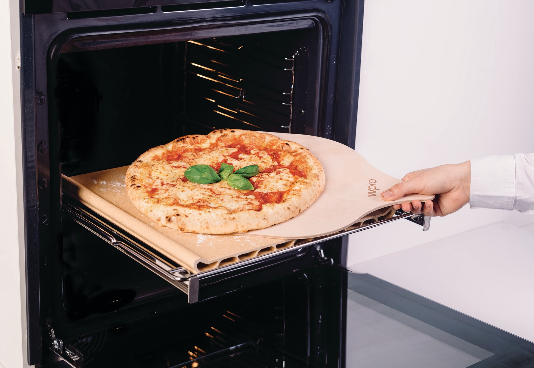 BAUKNECHT Backofen »BBI7 310C PIZZA« mit 1-fach-Teleskopauszug mit Pyrolyse-Selbstreinigung Restaurant-Pizza daheim: 310°C Pizza-Funktion inkl. Pizzastein